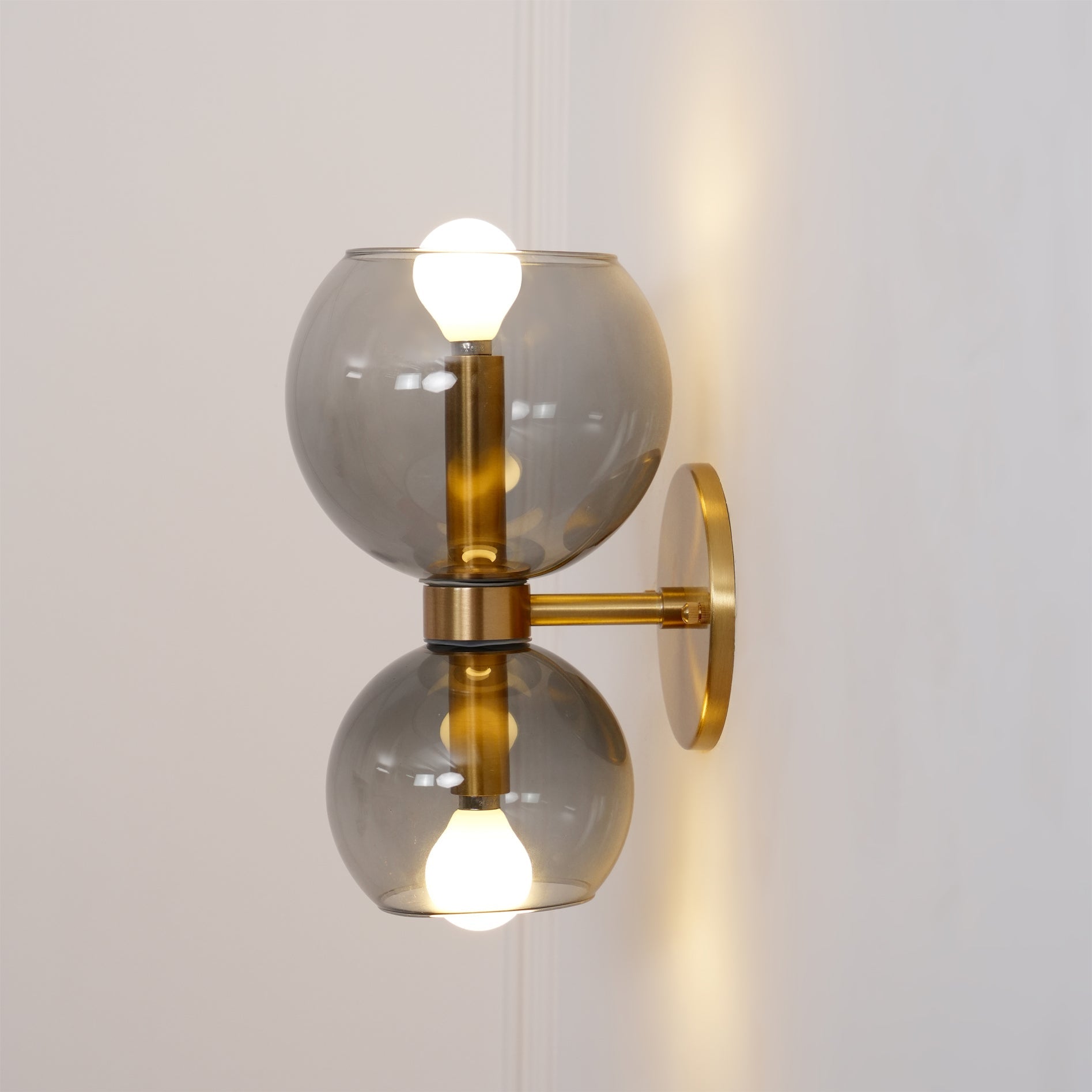 Round Pearl Sconce - Blowlighting
