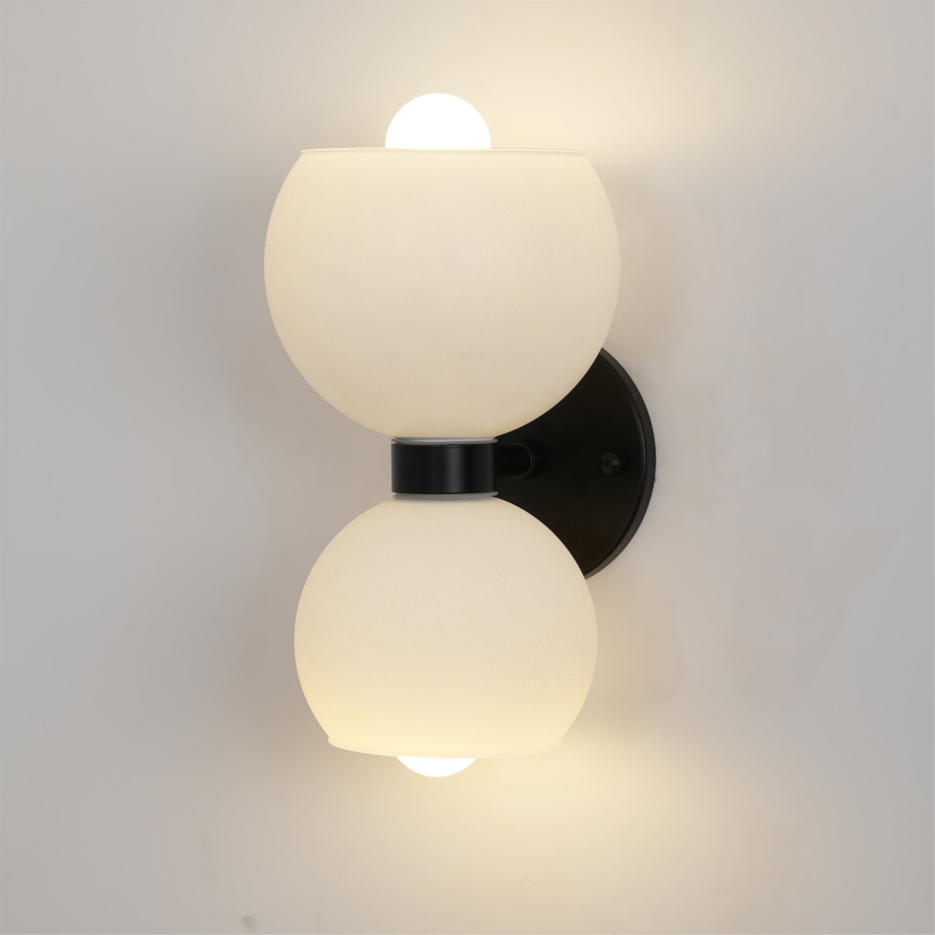 Round Pearl Sconce - Blowlighting