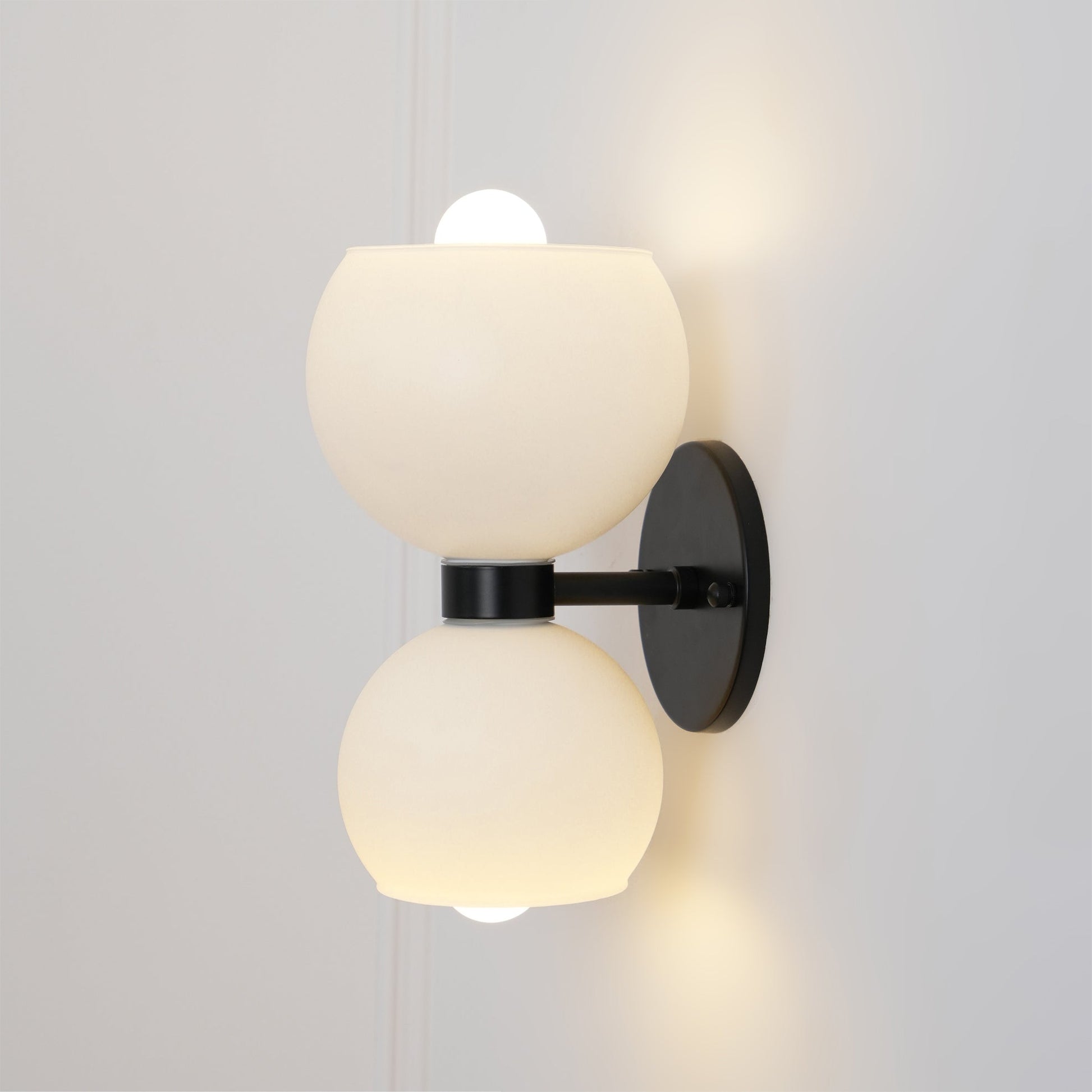 Round Pearl Sconce - Blowlighting