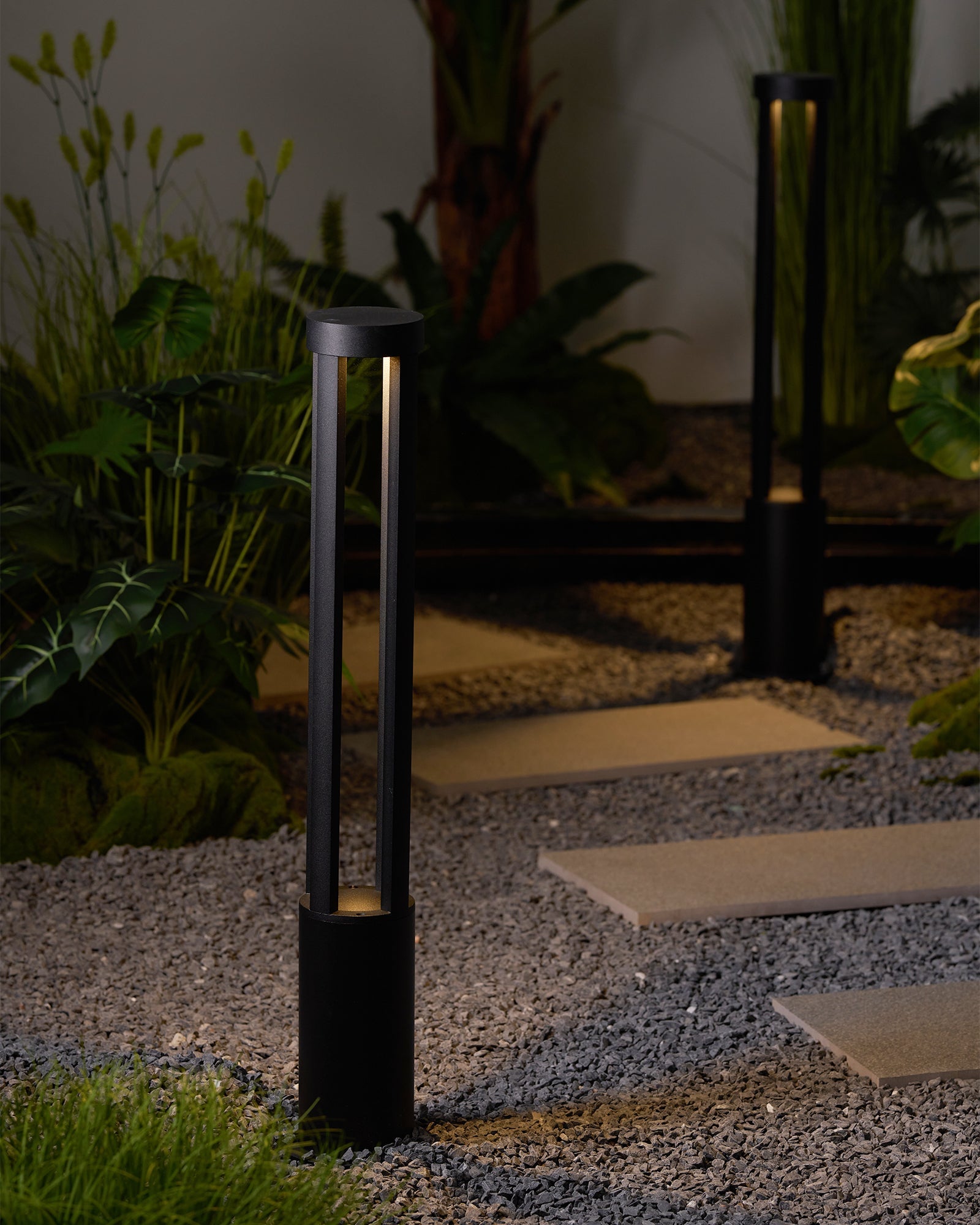 Black Cylindrical Garden Outdoor Light - Blowlighting