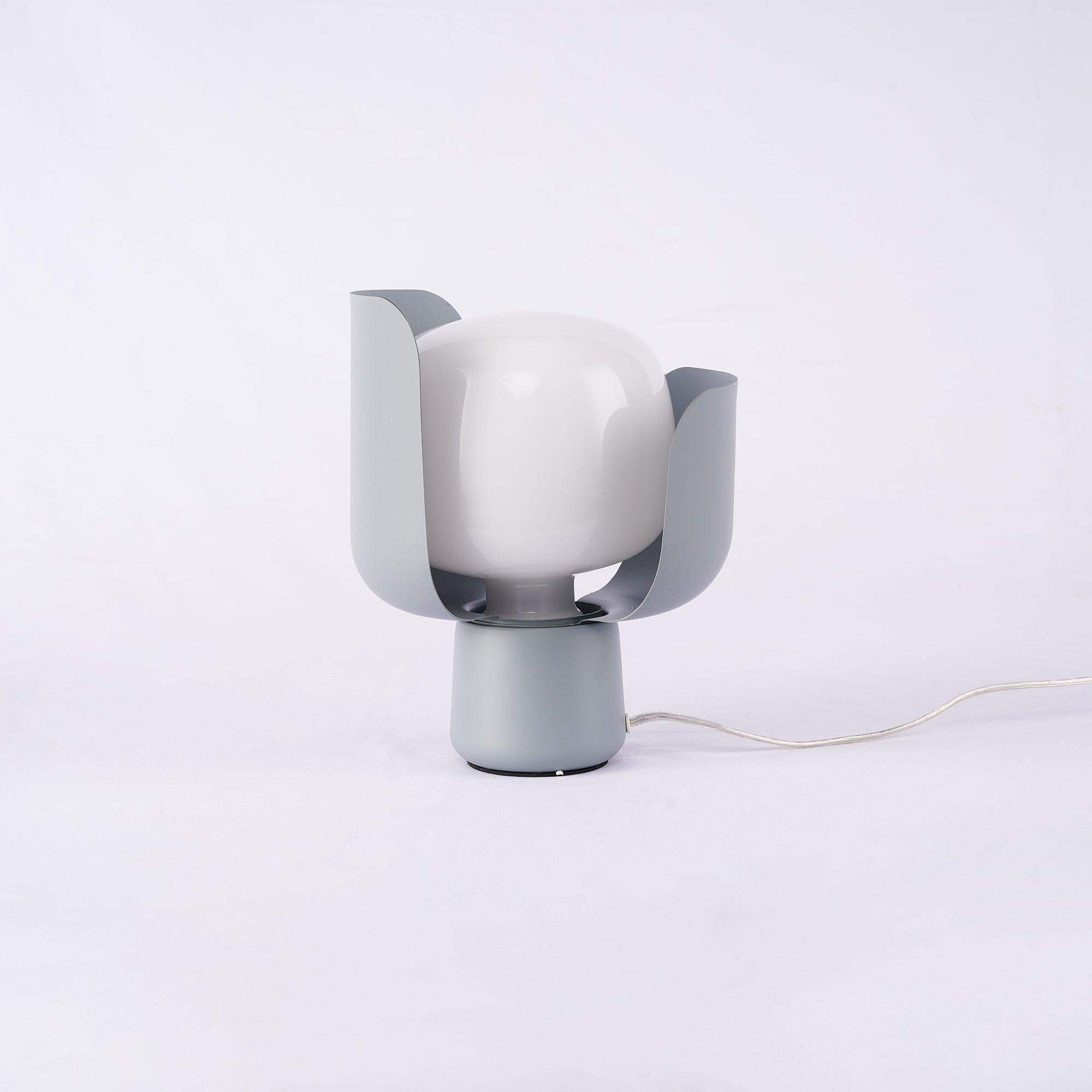Petals Glass Table Lamp - Blowlighting