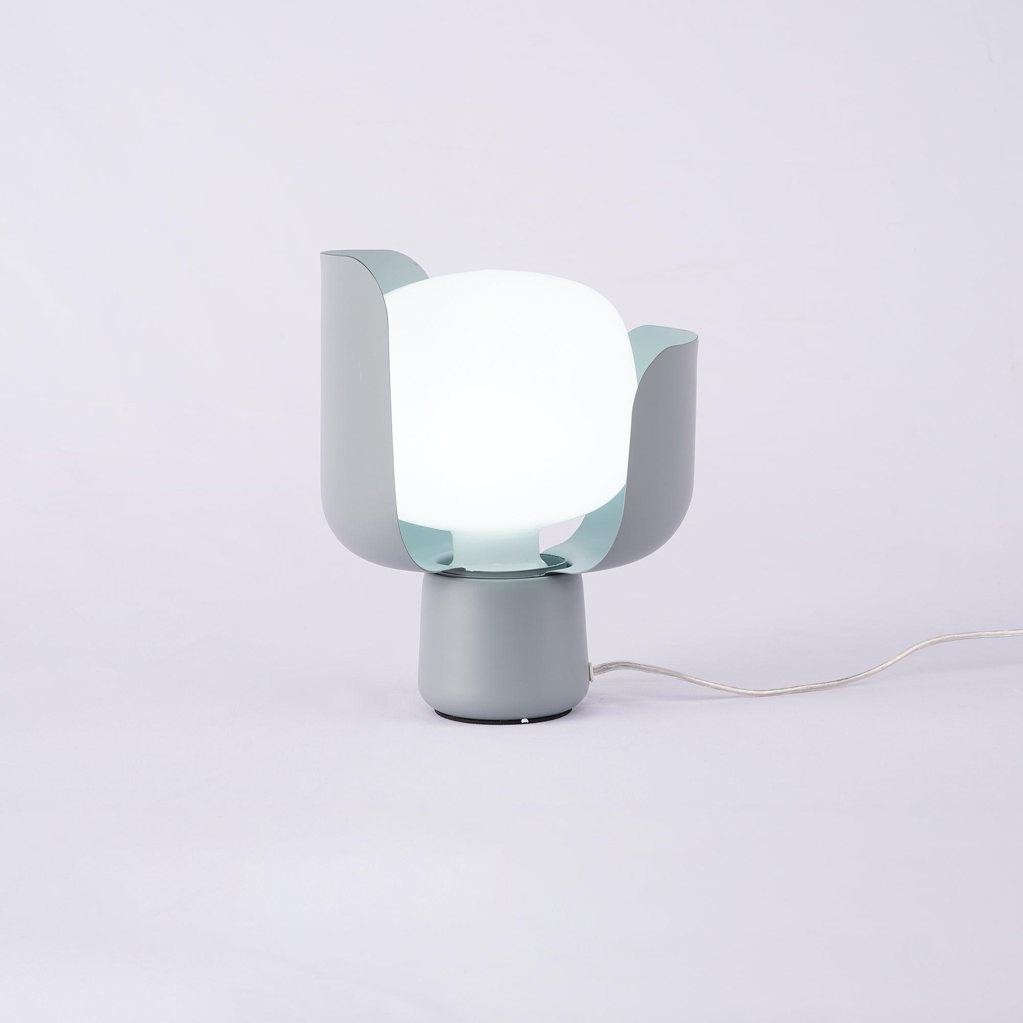 Petals Glass Table Lamp - Blowlighting