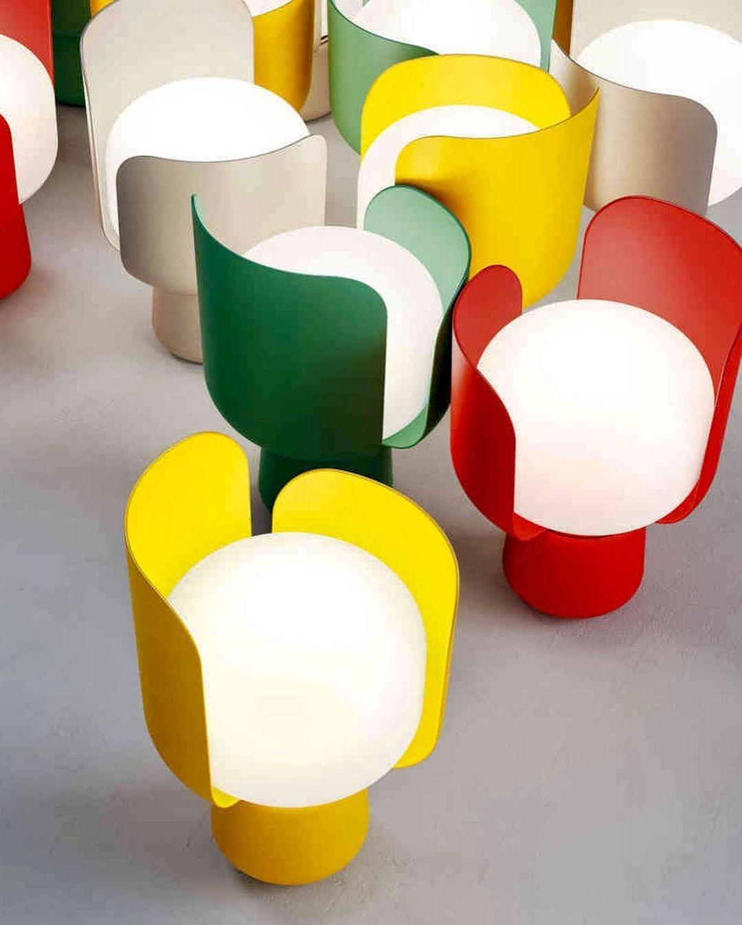 Petals Glass Table Lamp - Blowlighting