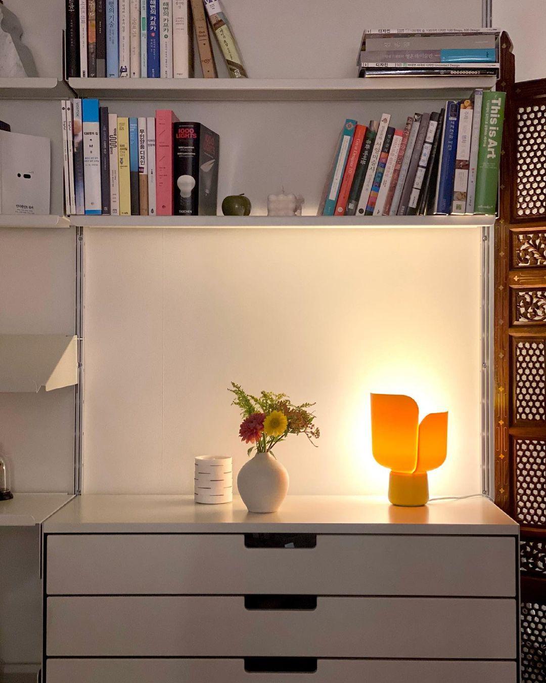 Petals Glass Table Lamp - Blowlighting