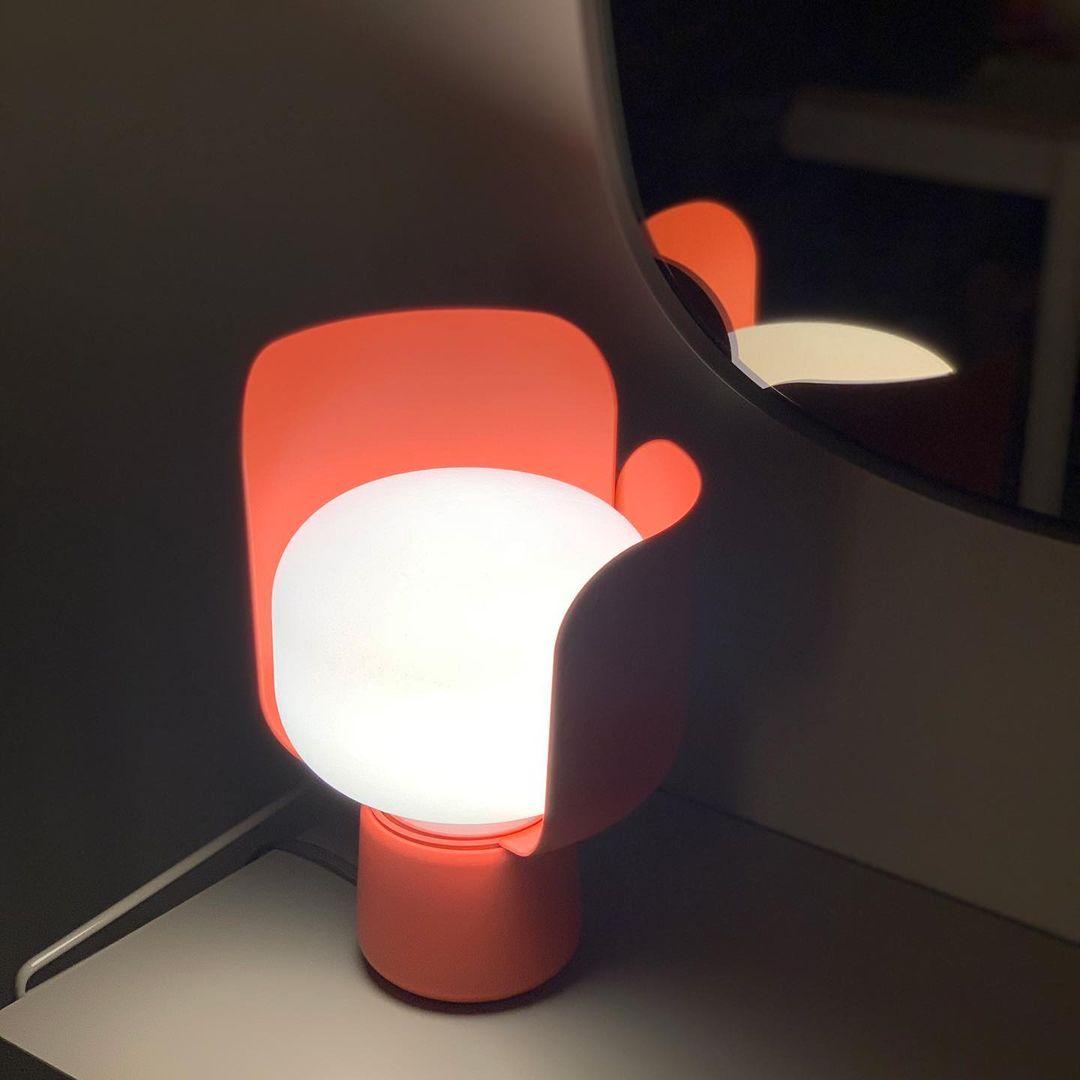 Petals Glass Table Lamp - Blowlighting