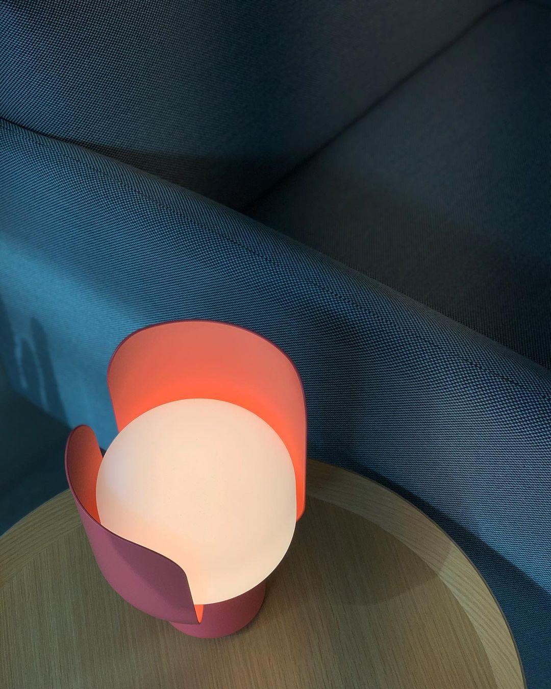 Petals Glass Table Lamp - Blowlighting