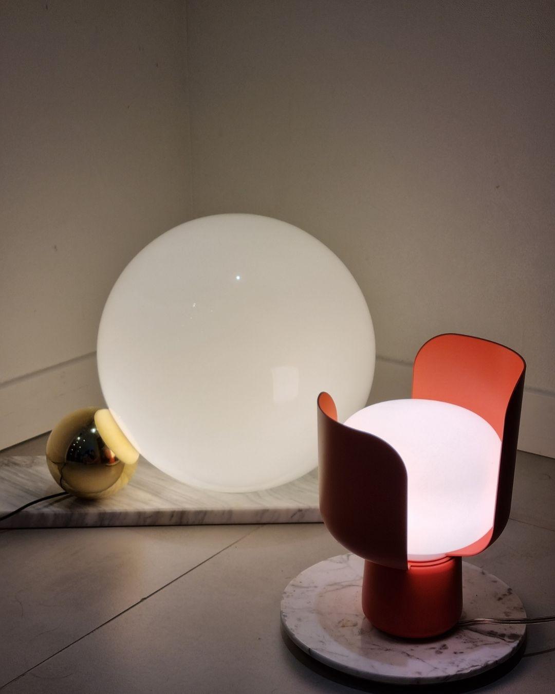 Petals Glass Table Lamp - Blowlighting