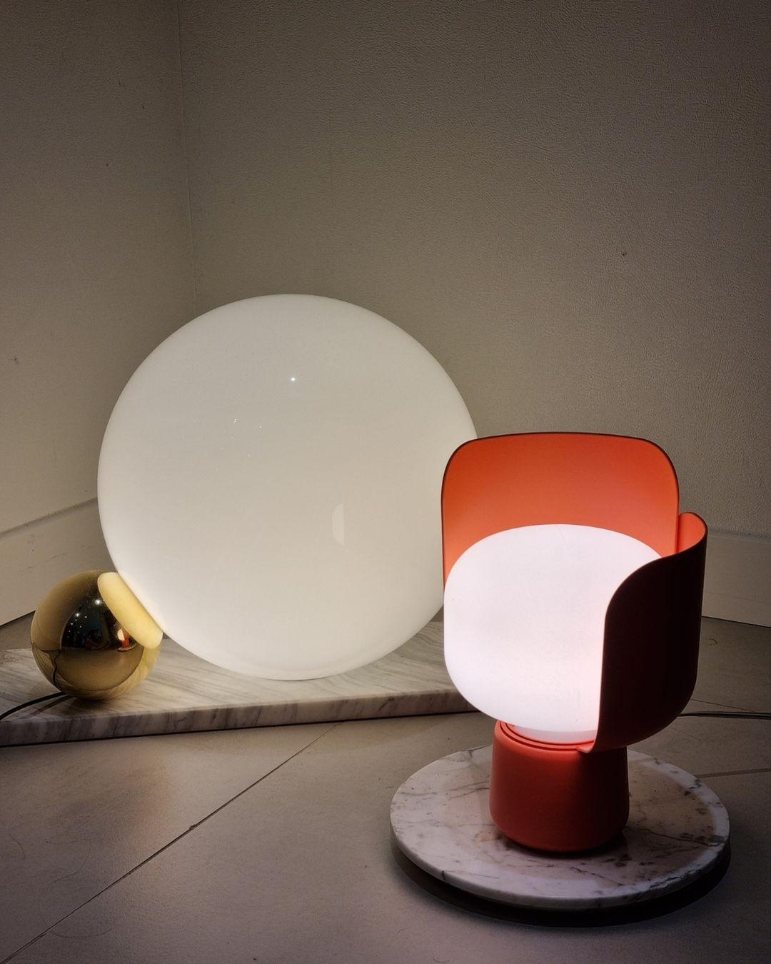 Petals Glass Table Lamp - Blowlighting
