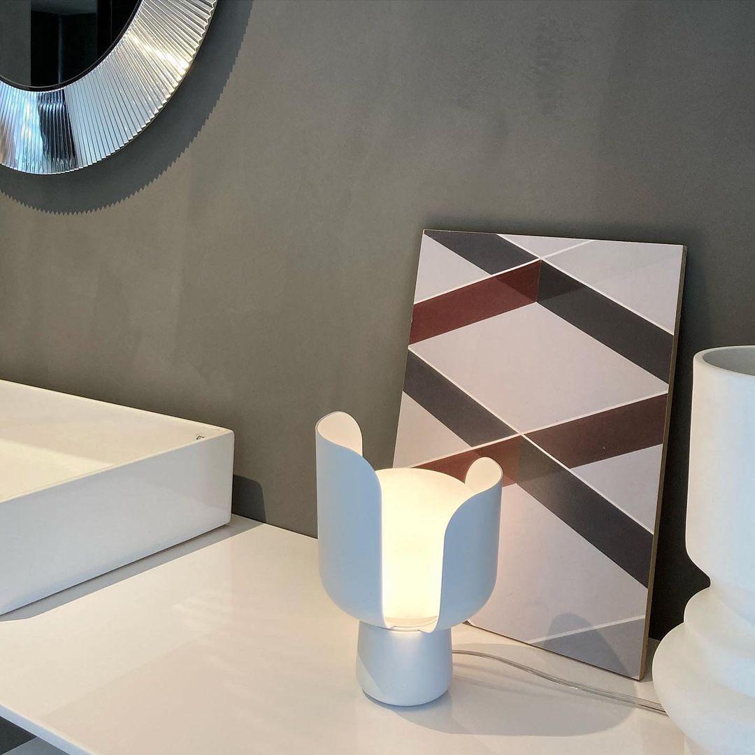 Petals Glass Table Lamp - Blowlighting
