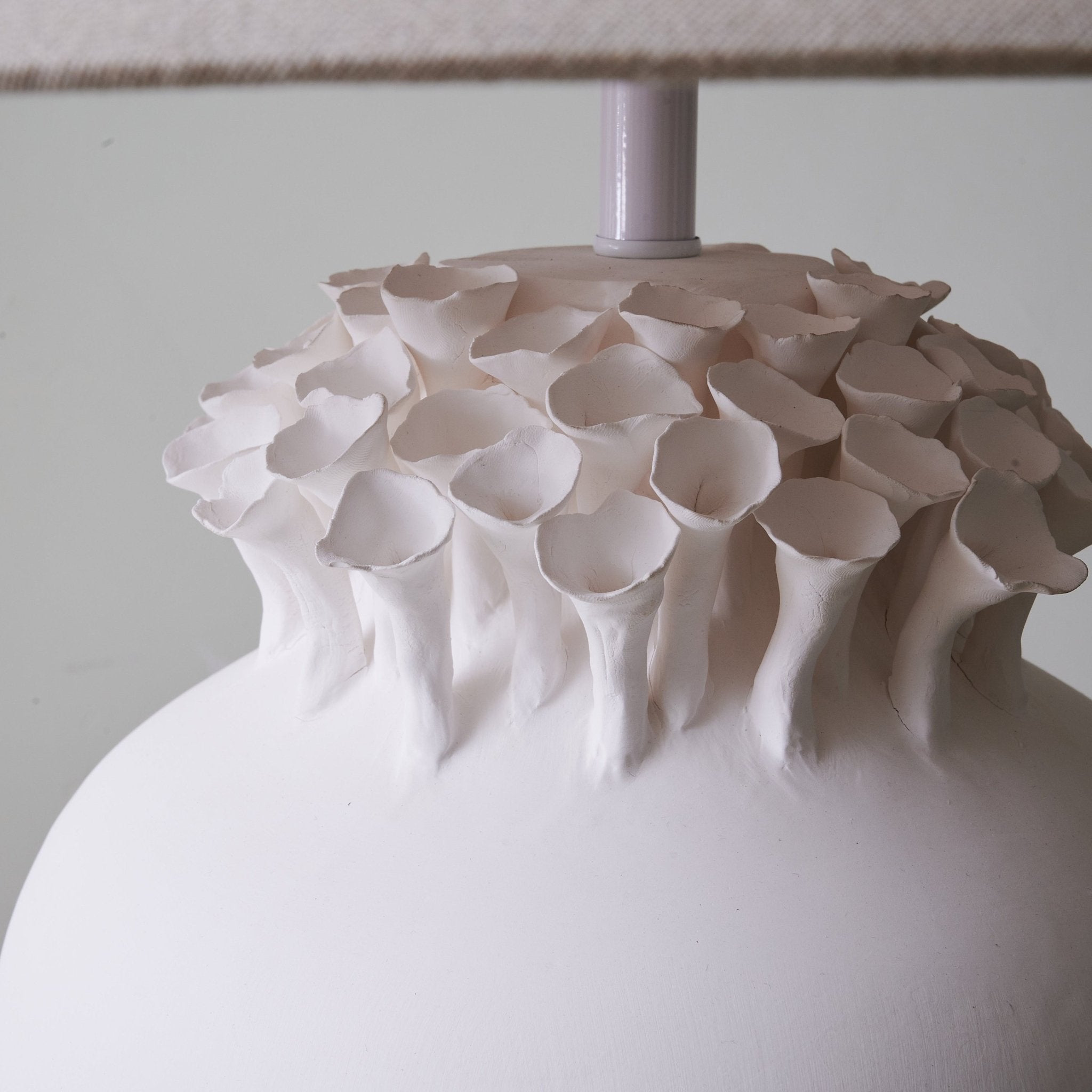 Blossom Crest Ceramic Table Lamp - Blowlighting