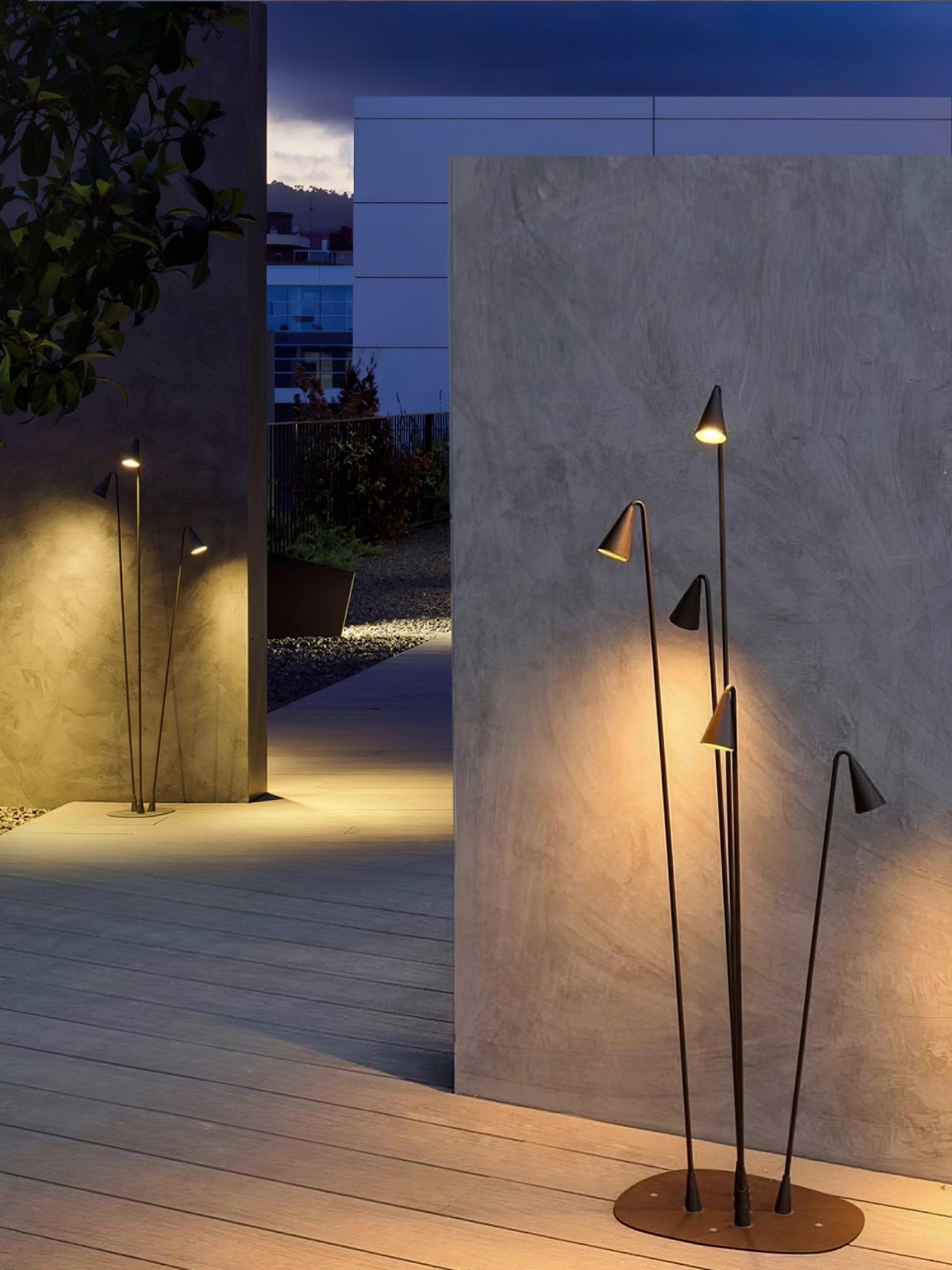 Bellflower Outdoor Floor Lamp - Blowlighting