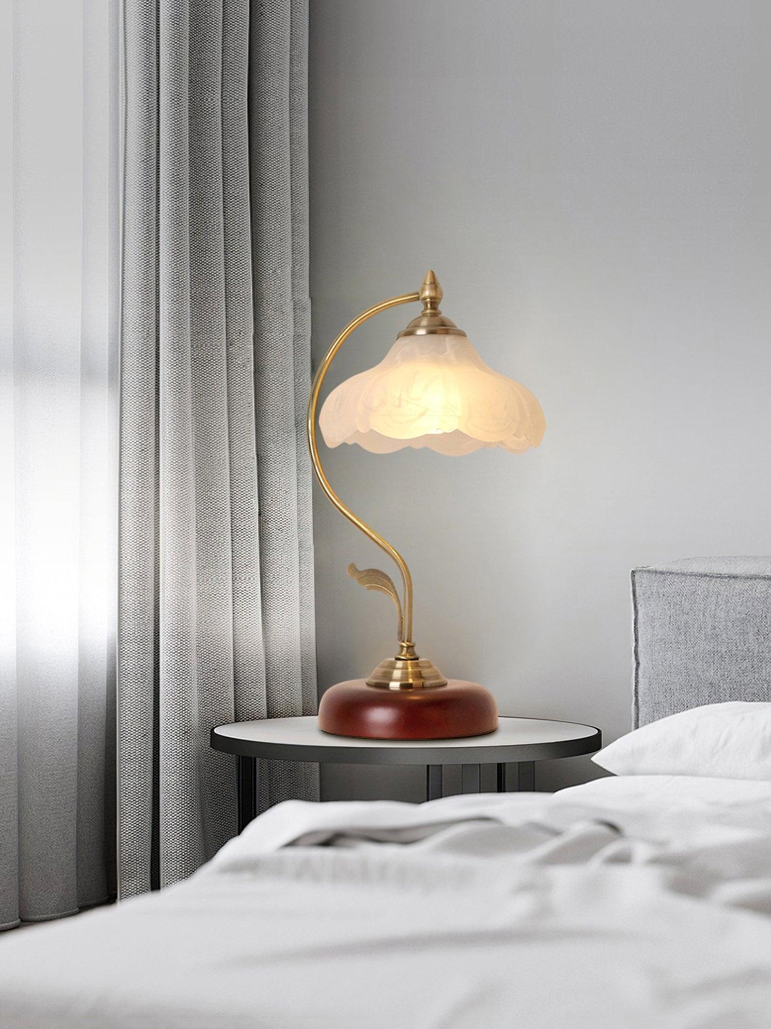 Retro Flower Table Lamp - Blowlighting