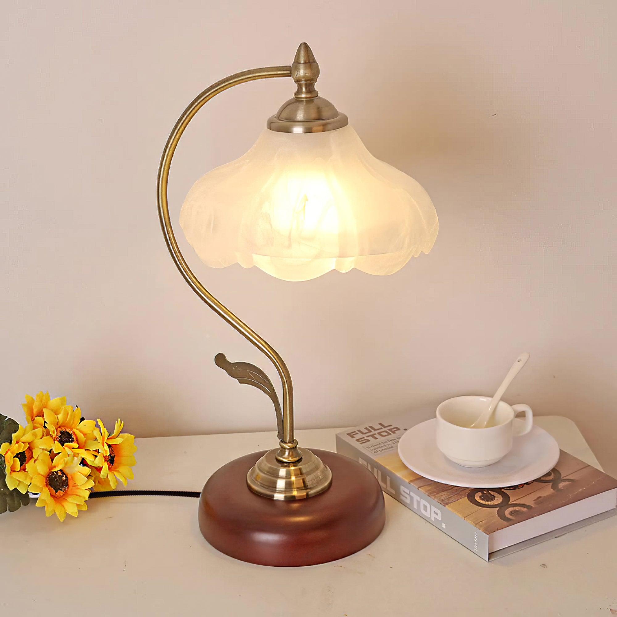Retro Flower Table Lamp - Blowlighting