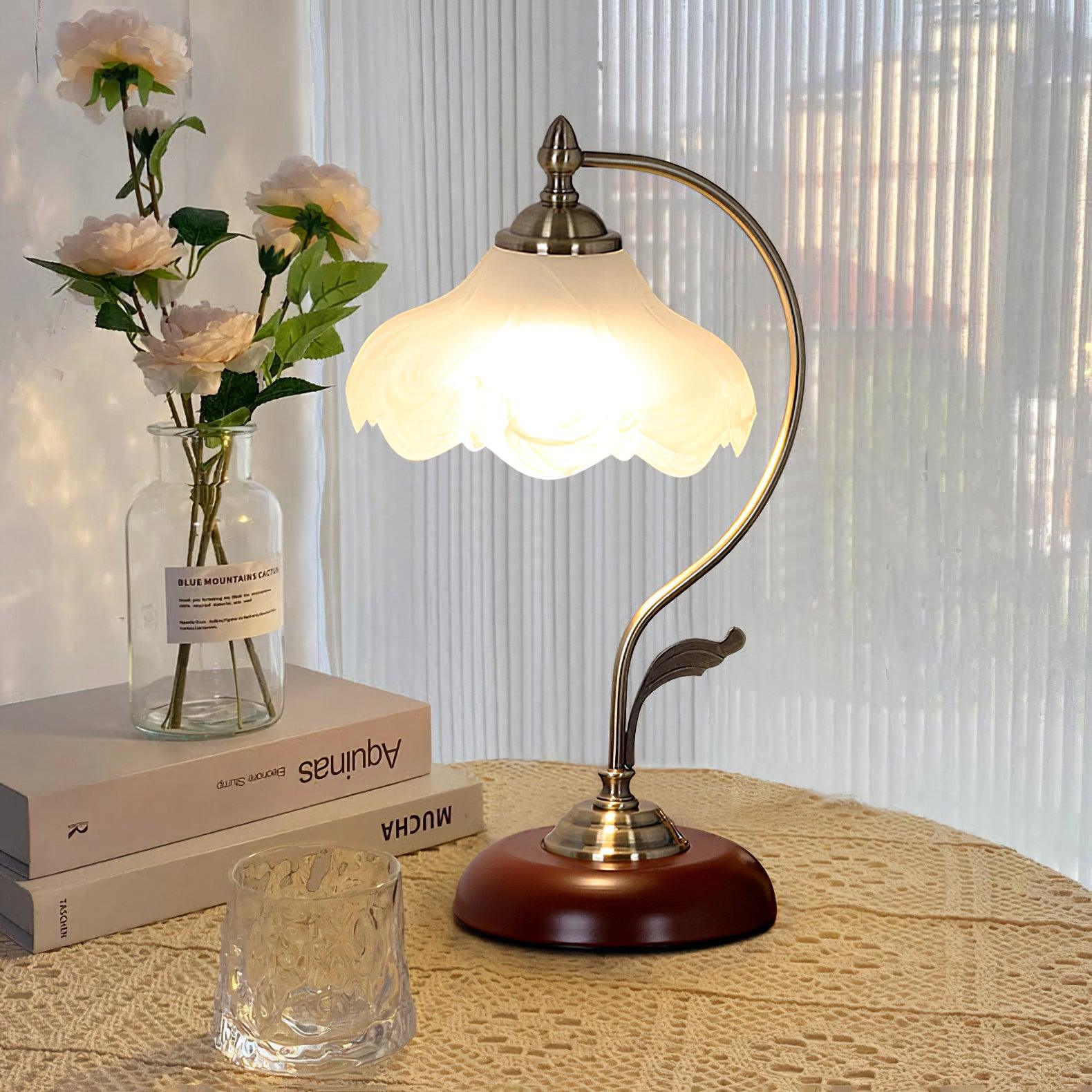 Retro Flower Table Lamp - Blowlighting
