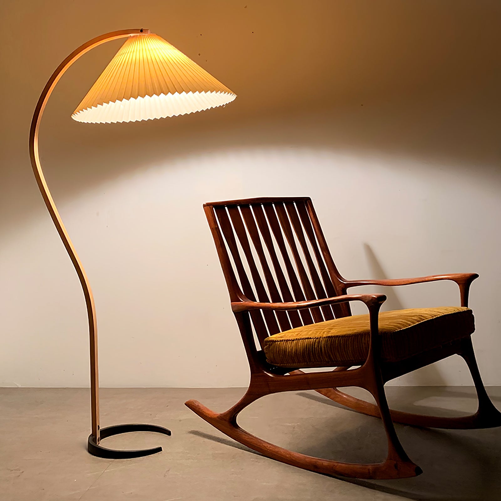 Caprani Floor Lamp - Blowlighting