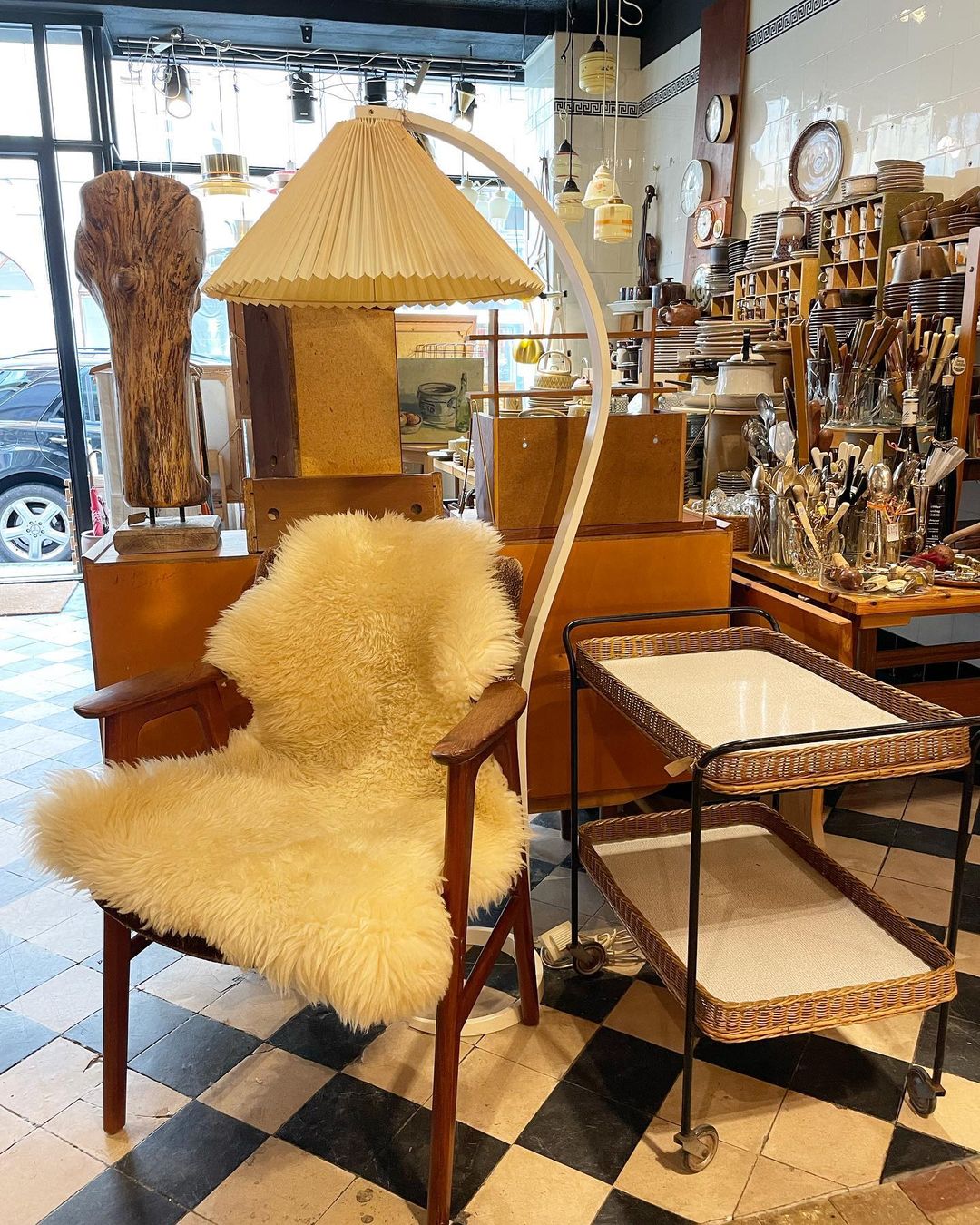 Caprani Floor Lamp - Blowlighting