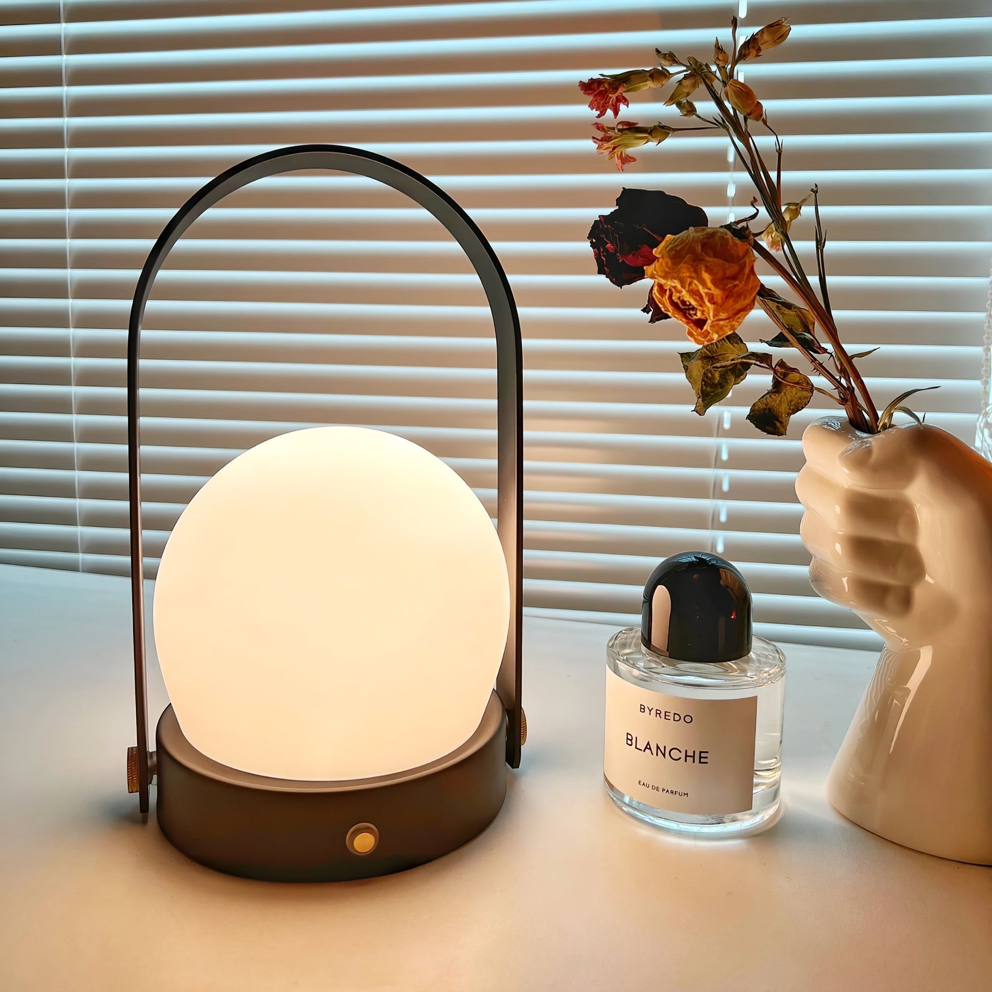 Carrie Built-in Battery Table Lamp - Blowlighting
