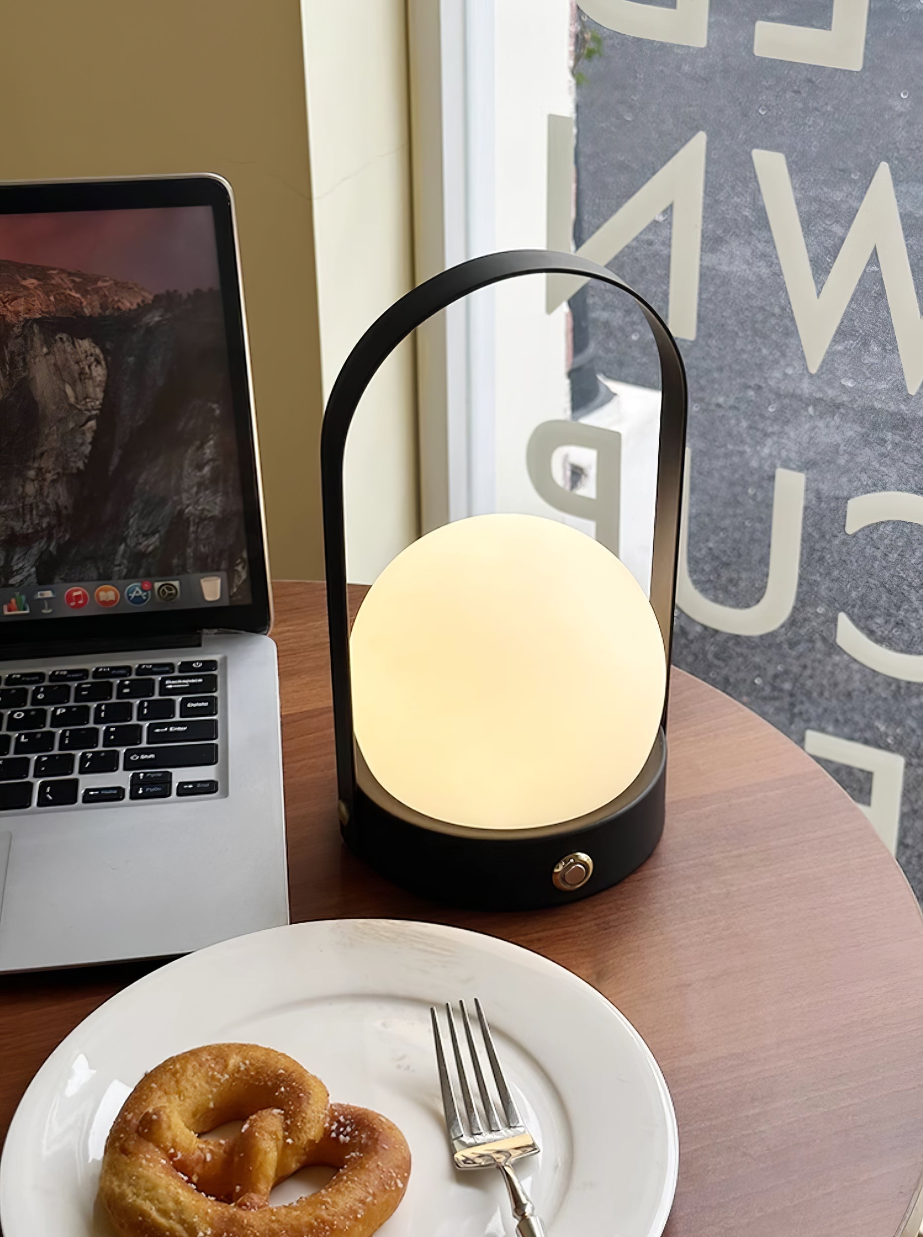 Carrie Built-in Battery Table Lamp - Blowlighting
