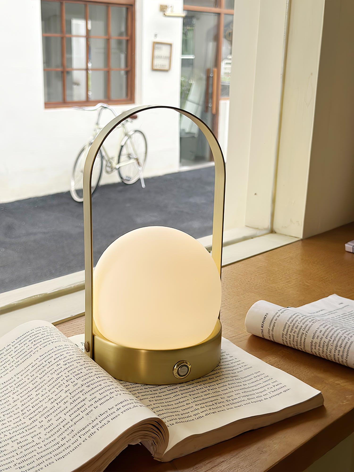 Carrie Built-in Battery Table Lamp - Blowlighting
