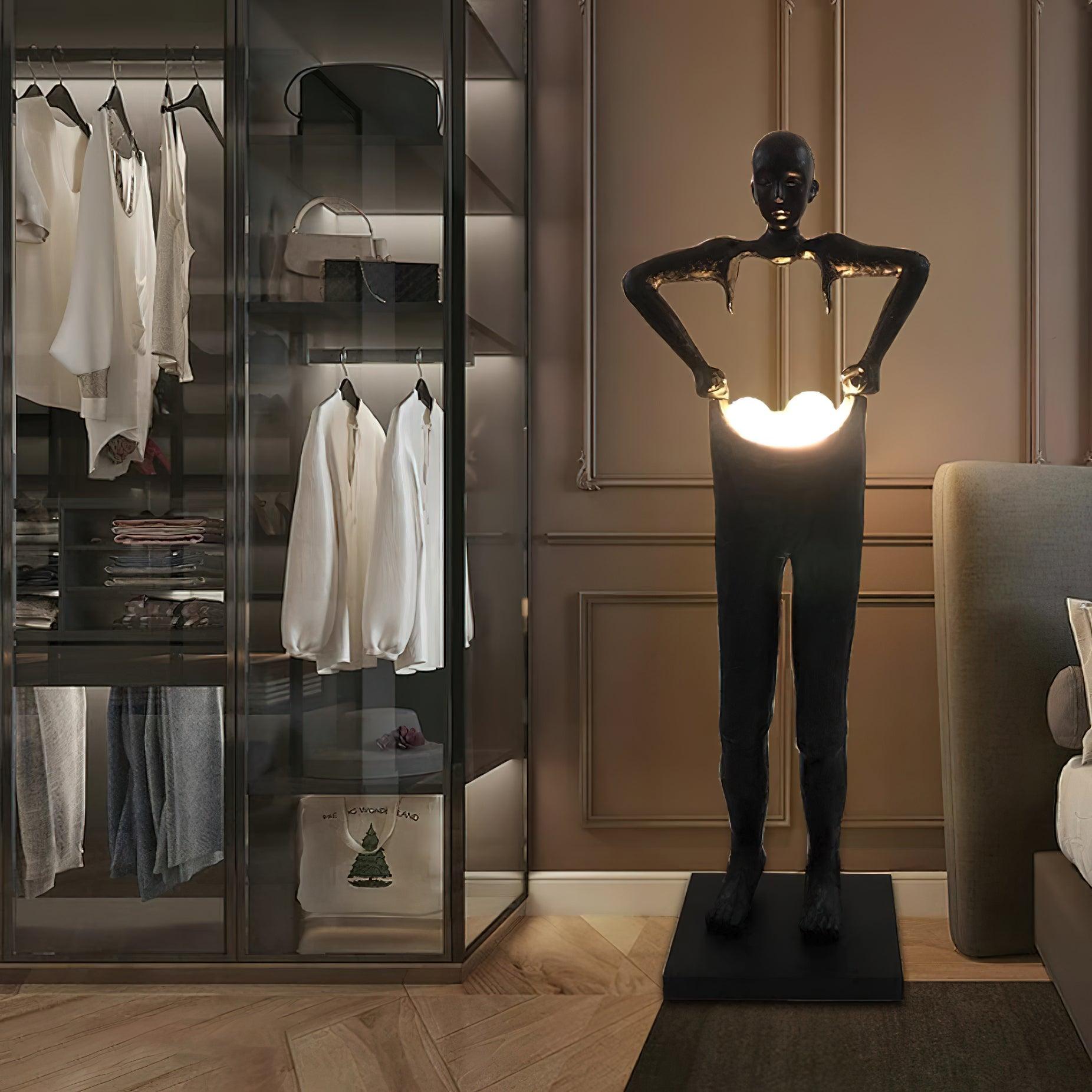 Vamiryra Sculptural Black Floor Lamp - Blowlighting