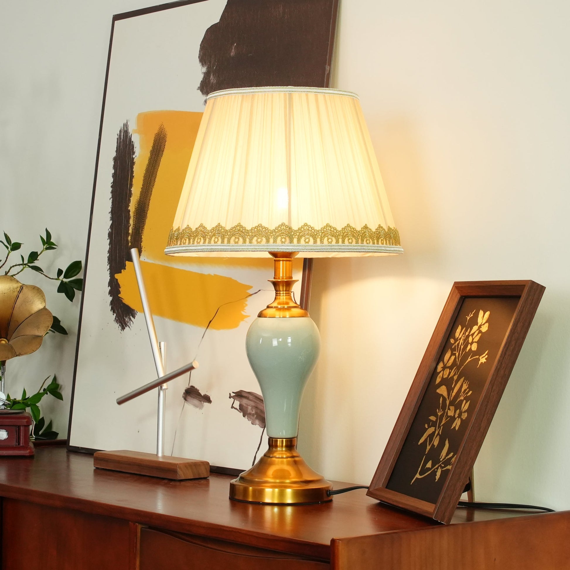 Chaslyn Desk Lamp - Blowlighting