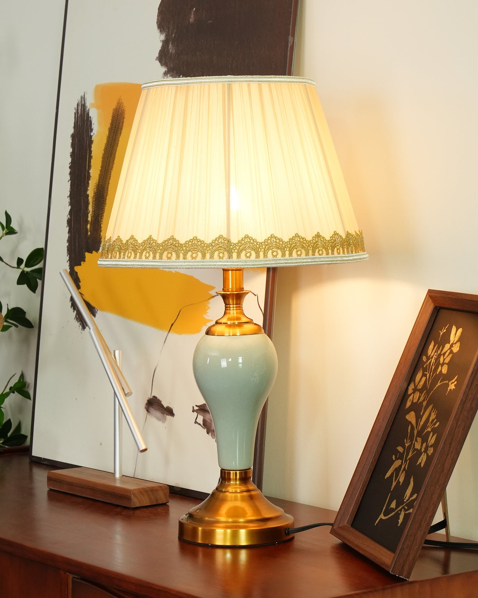 Chaslyn Desk Lamp - Blowlighting