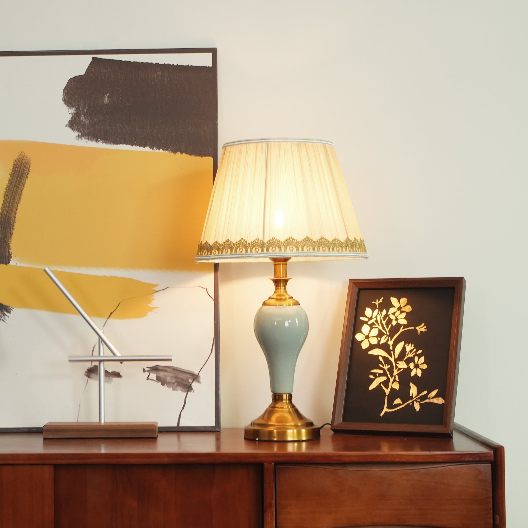 Chaslyn Desk Lamp - Blowlighting