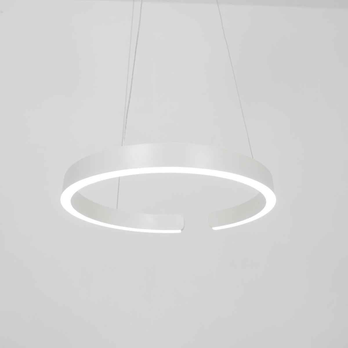 Zelaeora Modern Minimalist Metal Chandelier - Blowlighting
