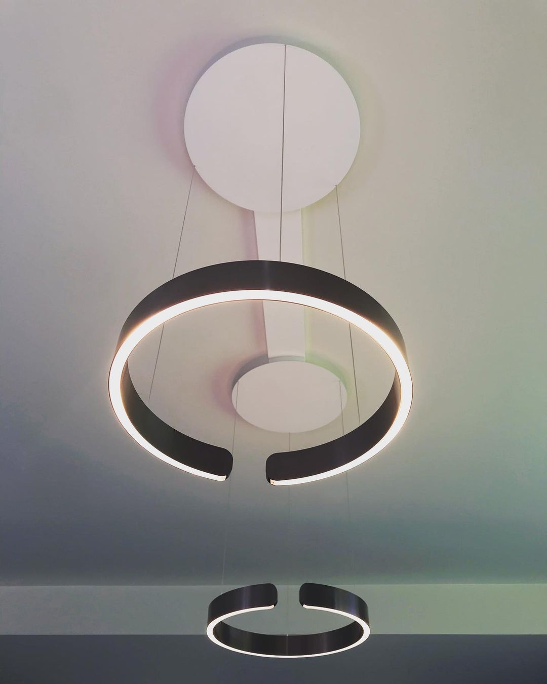 Zelaeora Modern Minimalist Metal Chandelier - Blowlighting