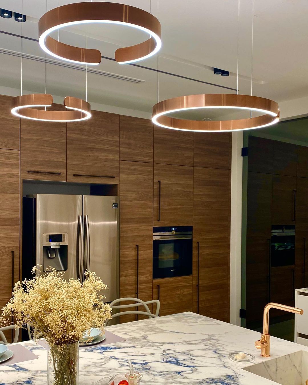 Zelaeora Modern Minimalist Metal Chandelier - Blowlighting