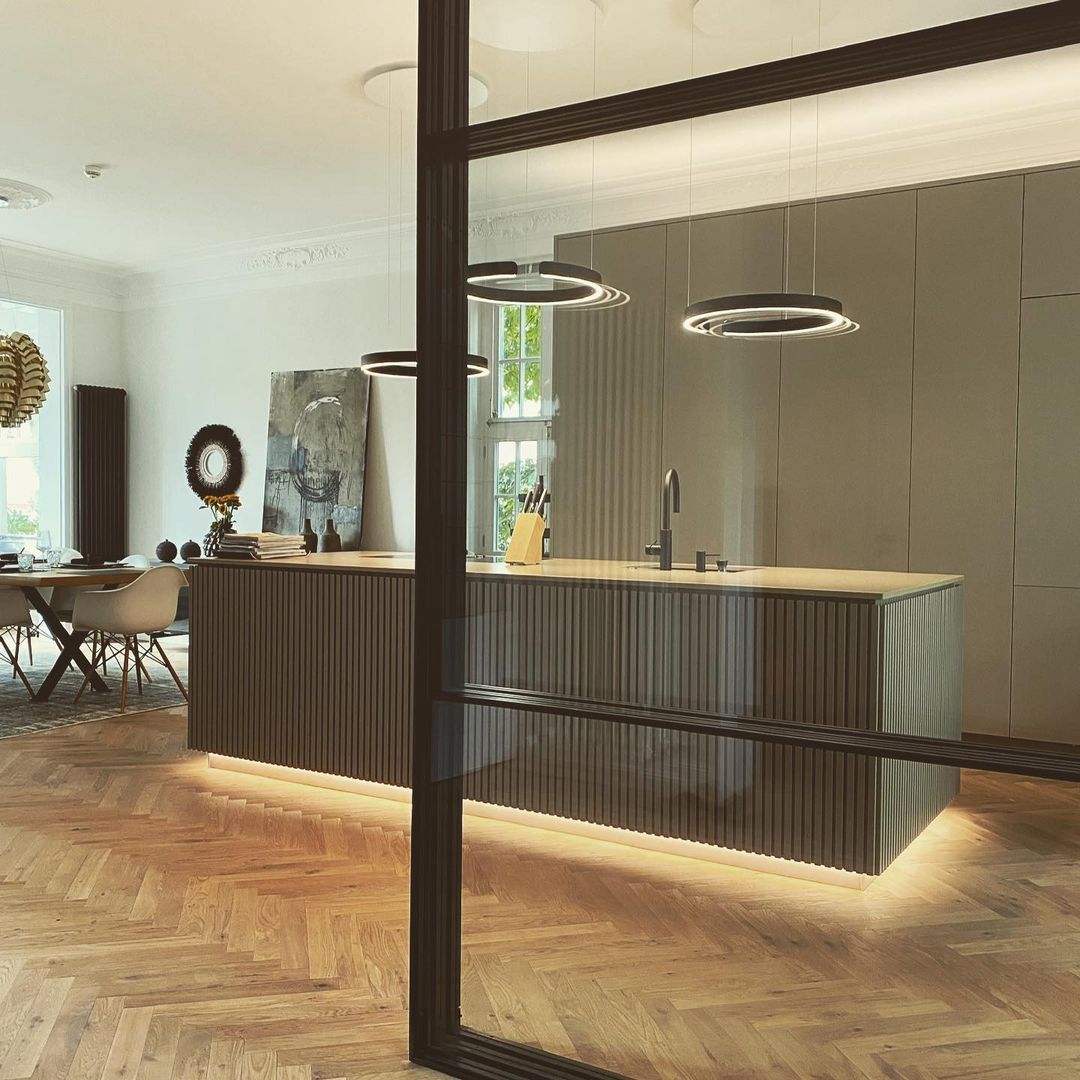 Zelaeora Modern Minimalist Metal Chandelier - Blowlighting