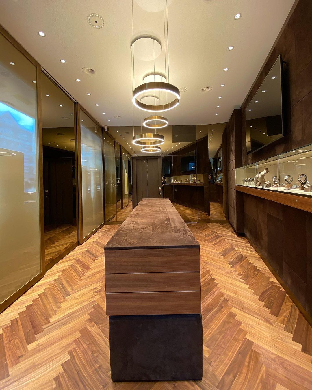 Zelaeora Modern Minimalist Metal Chandelier - Blowlighting