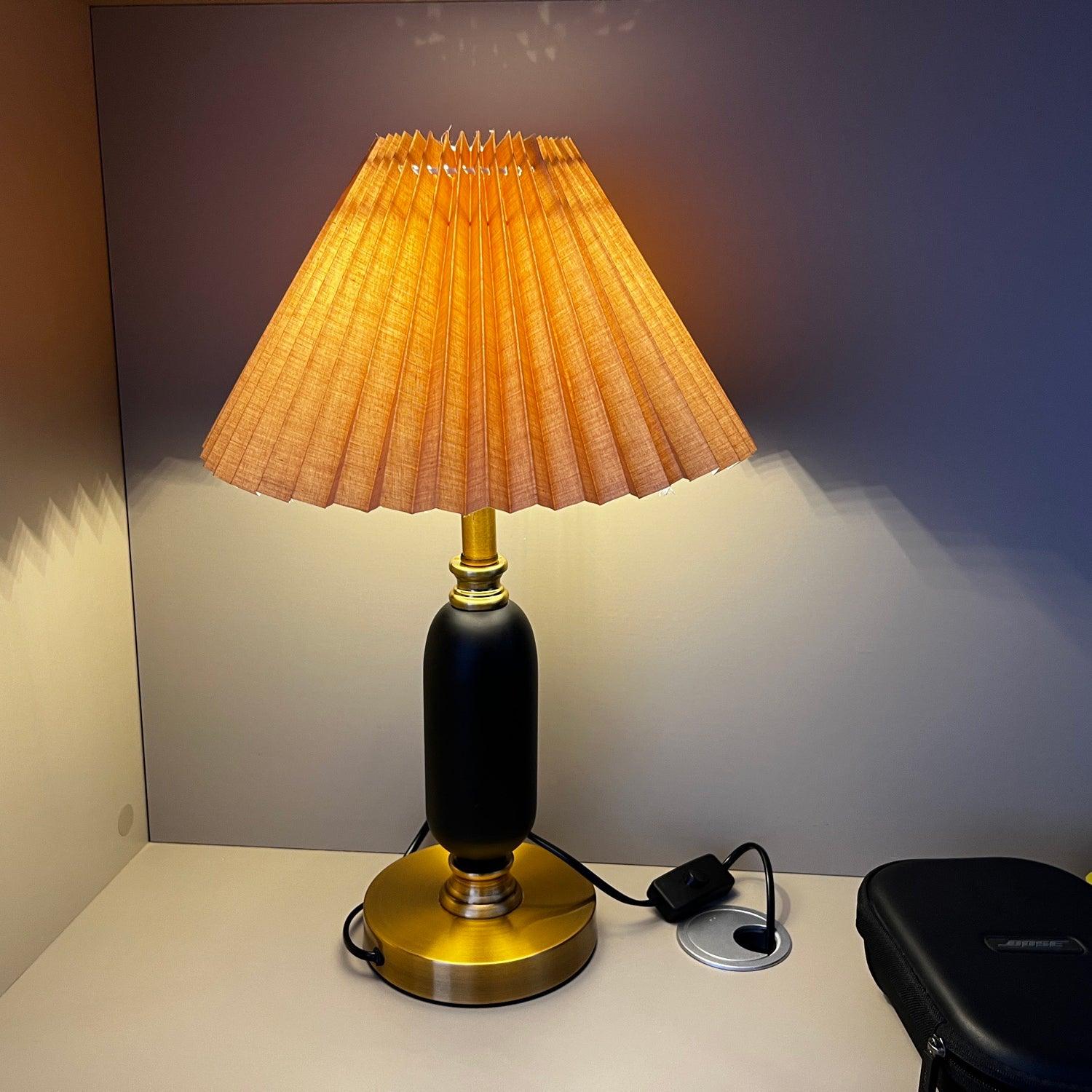 Aurmarila Fabric Table Lamp - Blowlighting
