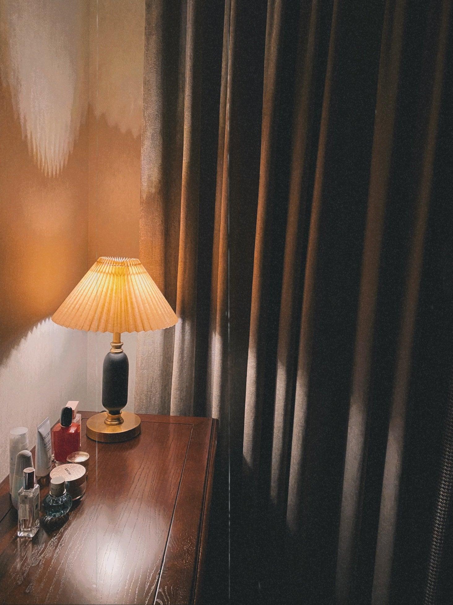 Aurmarila Fabric Table Lamp - Blowlighting
