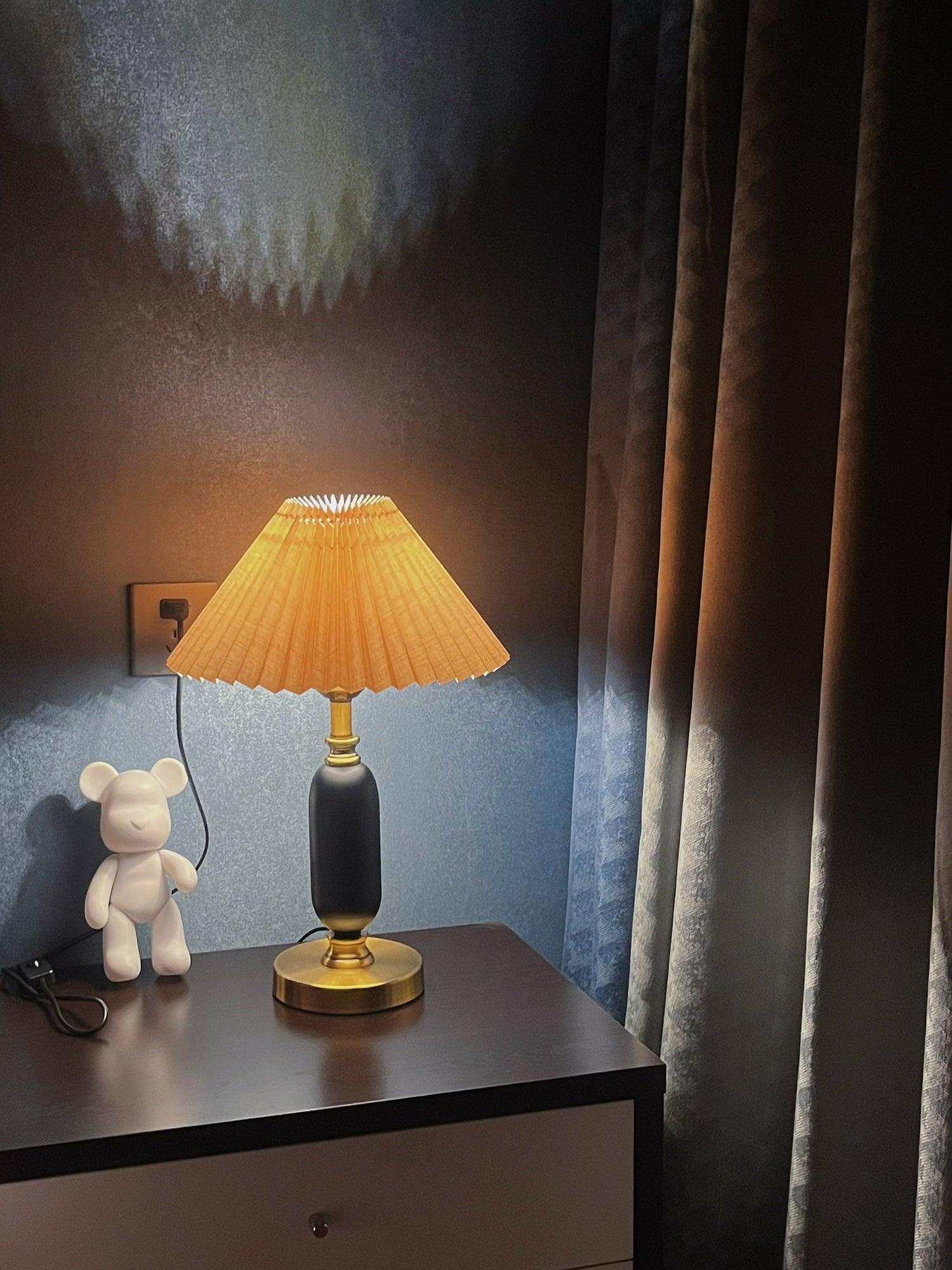 Aurmarila Fabric Table Lamp - Blowlighting
