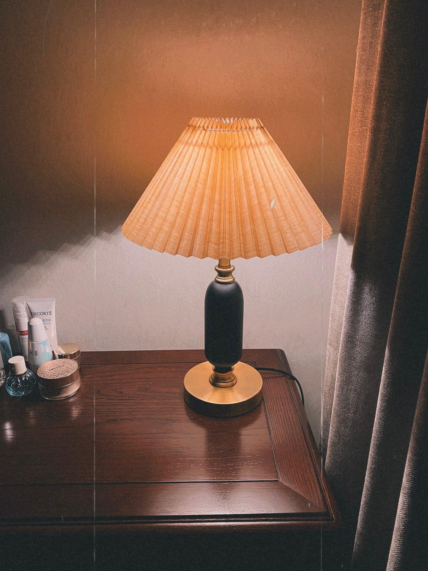 Aurmarila Fabric Table Lamp - Blowlighting