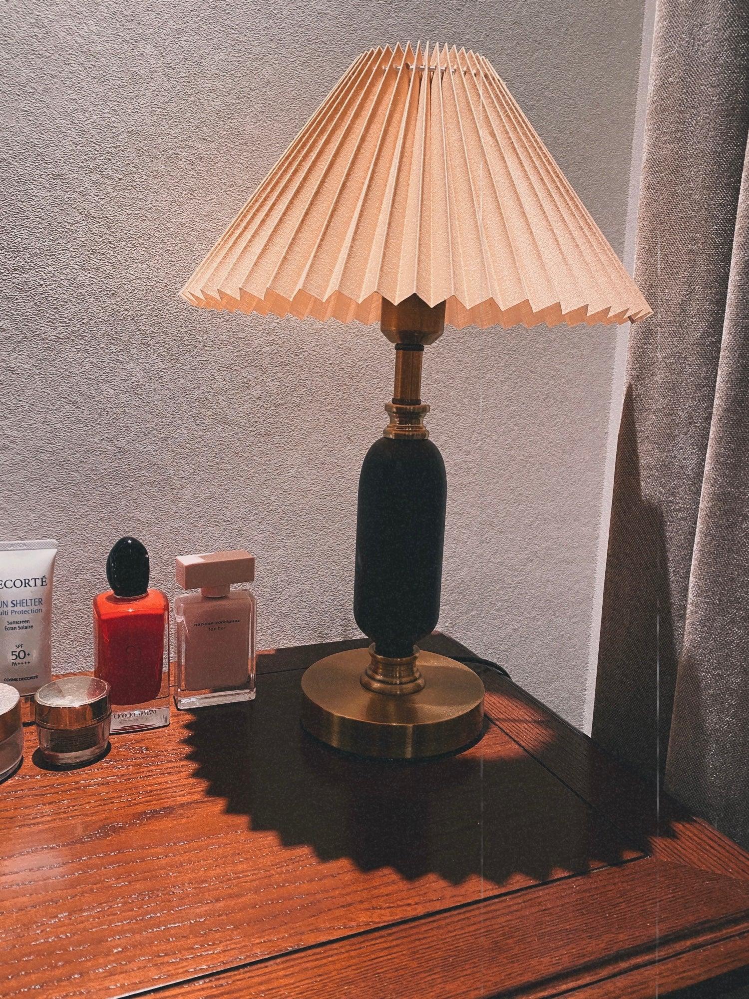 Aurmarila Fabric Table Lamp - Blowlighting