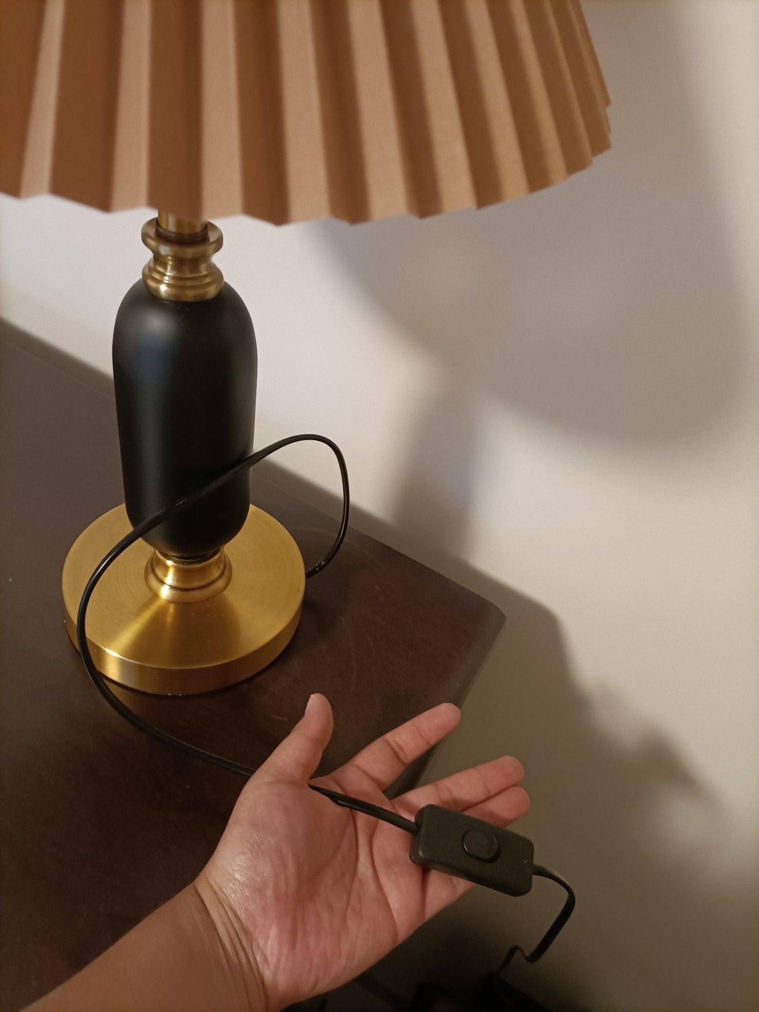 Aurmarila Fabric Table Lamp - Blowlighting