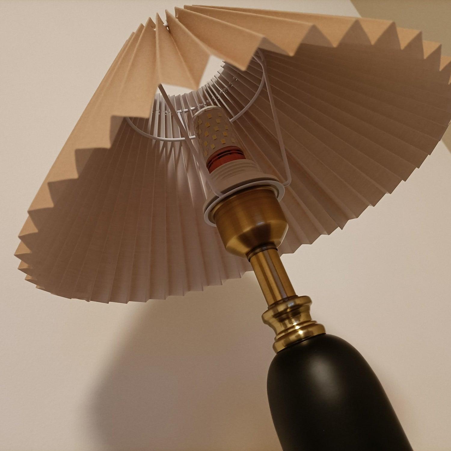 Aurmarila Fabric Table Lamp - Blowlighting