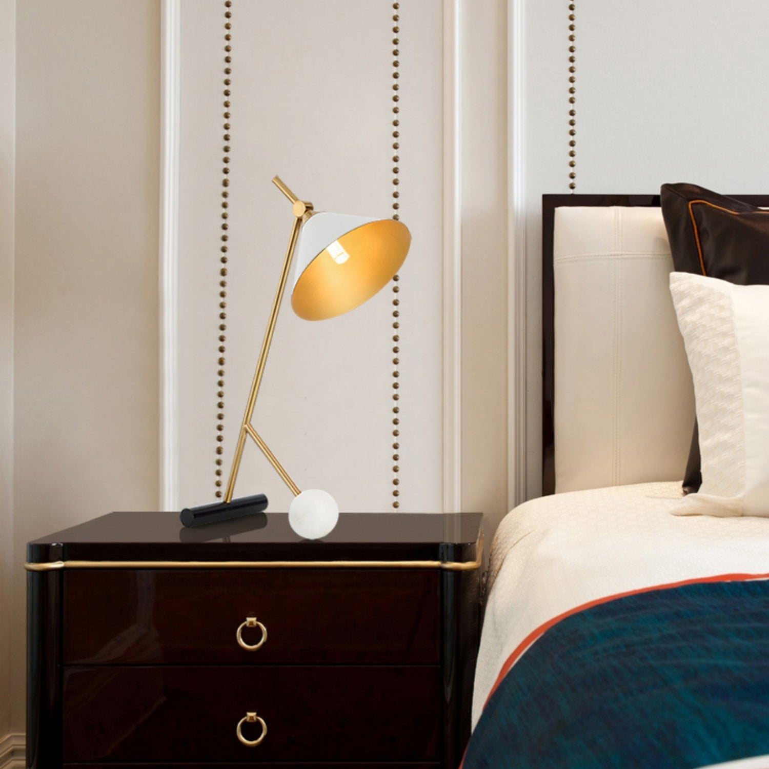 Cleo Table Lamp - Blowlighting