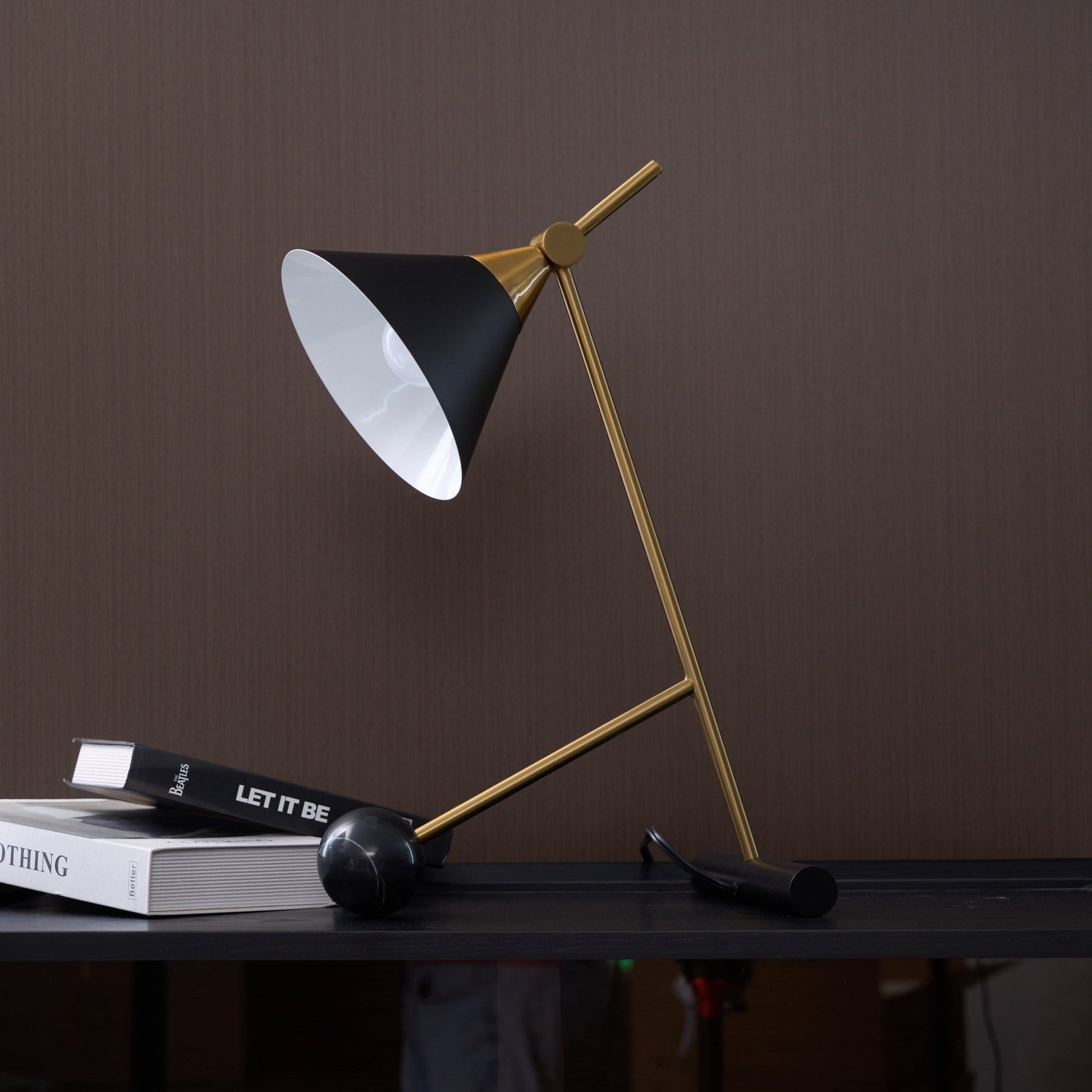 Cleo Table Lamp - Blowlighting