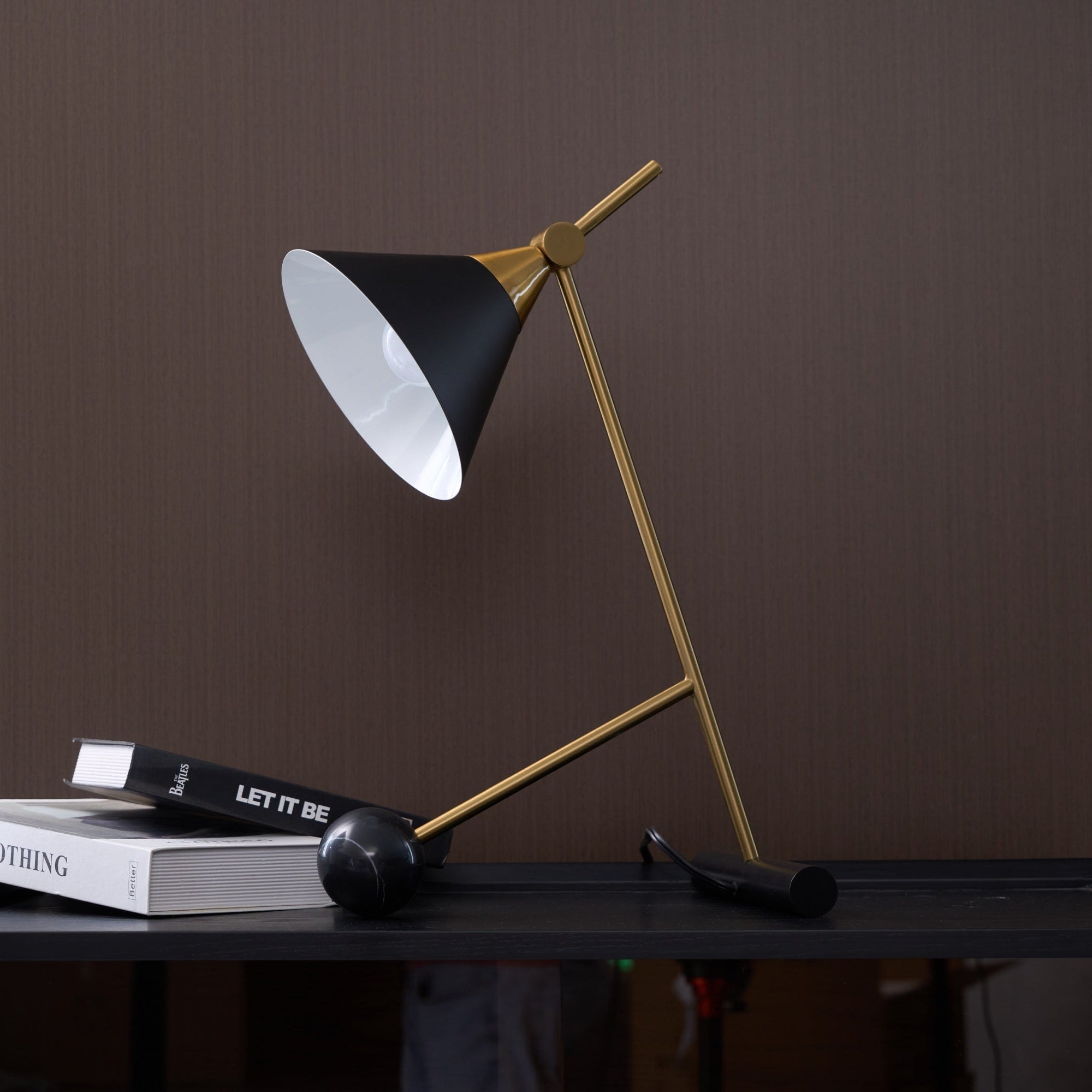 Cleo Table Lamp - Blowlighting