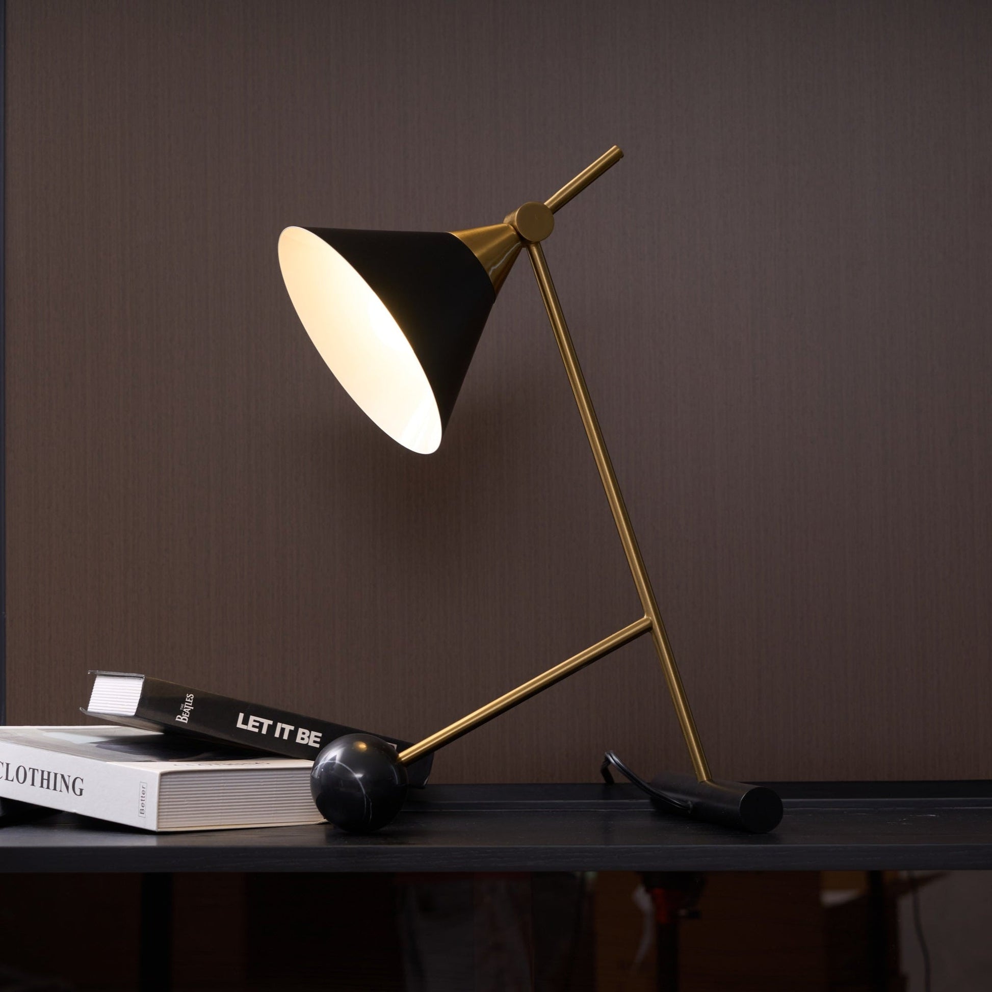 Cleo Table Lamp - Blowlighting