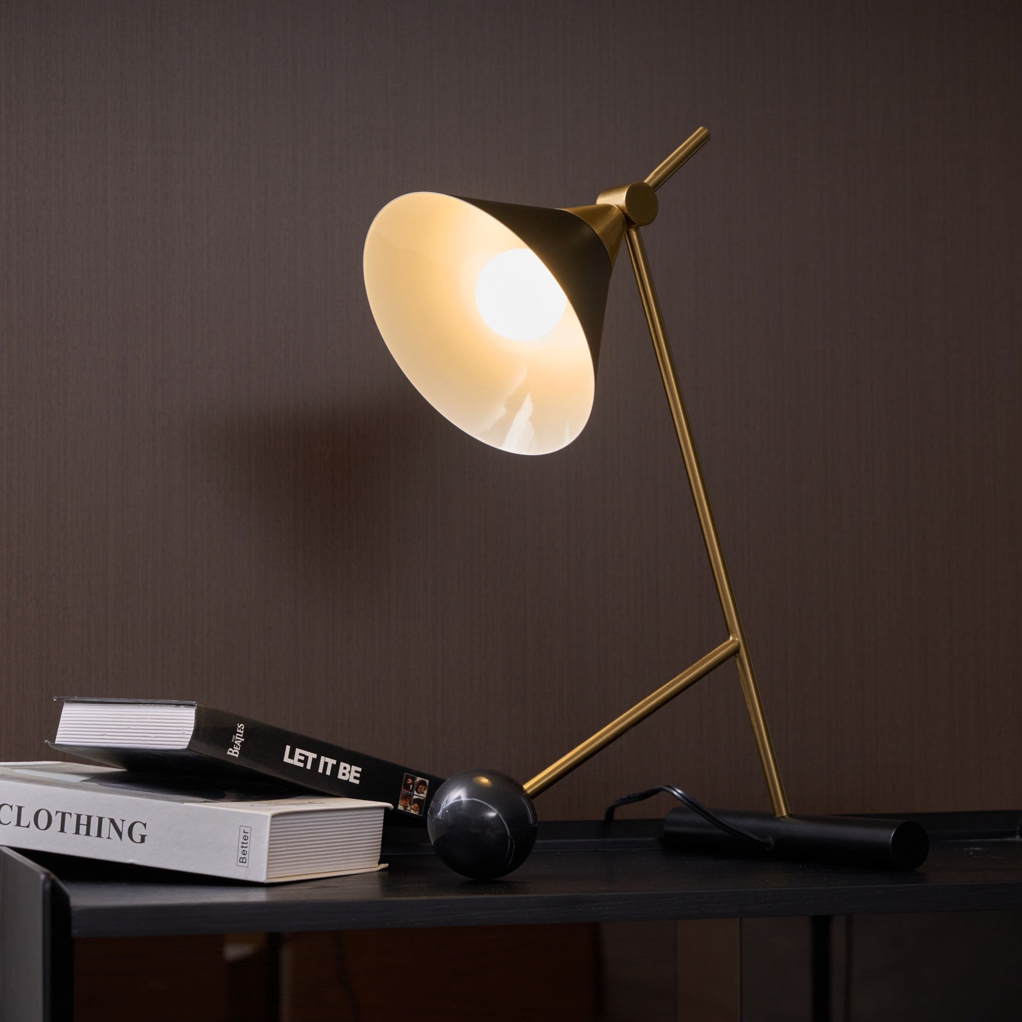 Cleo Table Lamp - Blowlighting