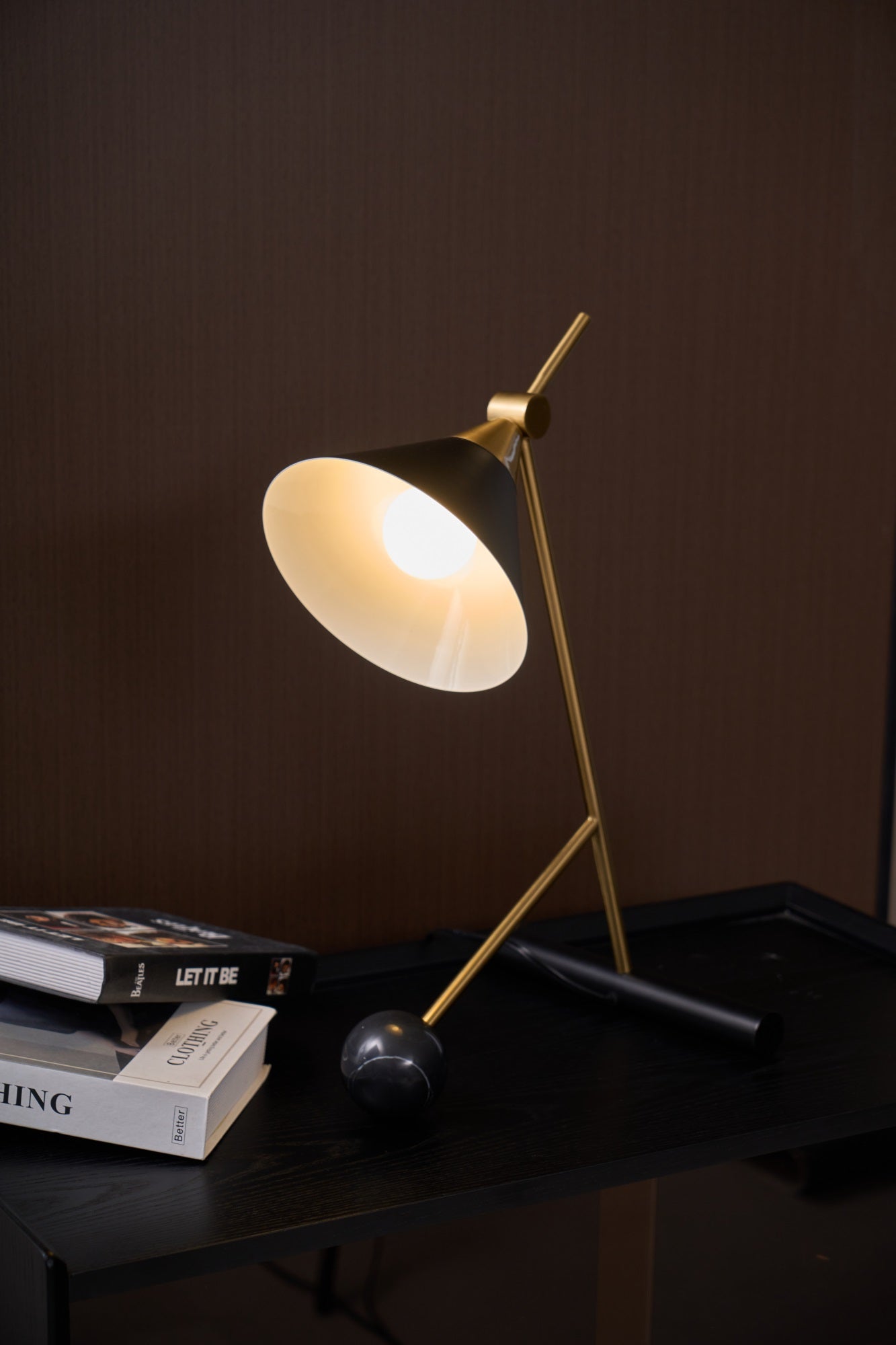 Cleo Table Lamp - Blowlighting