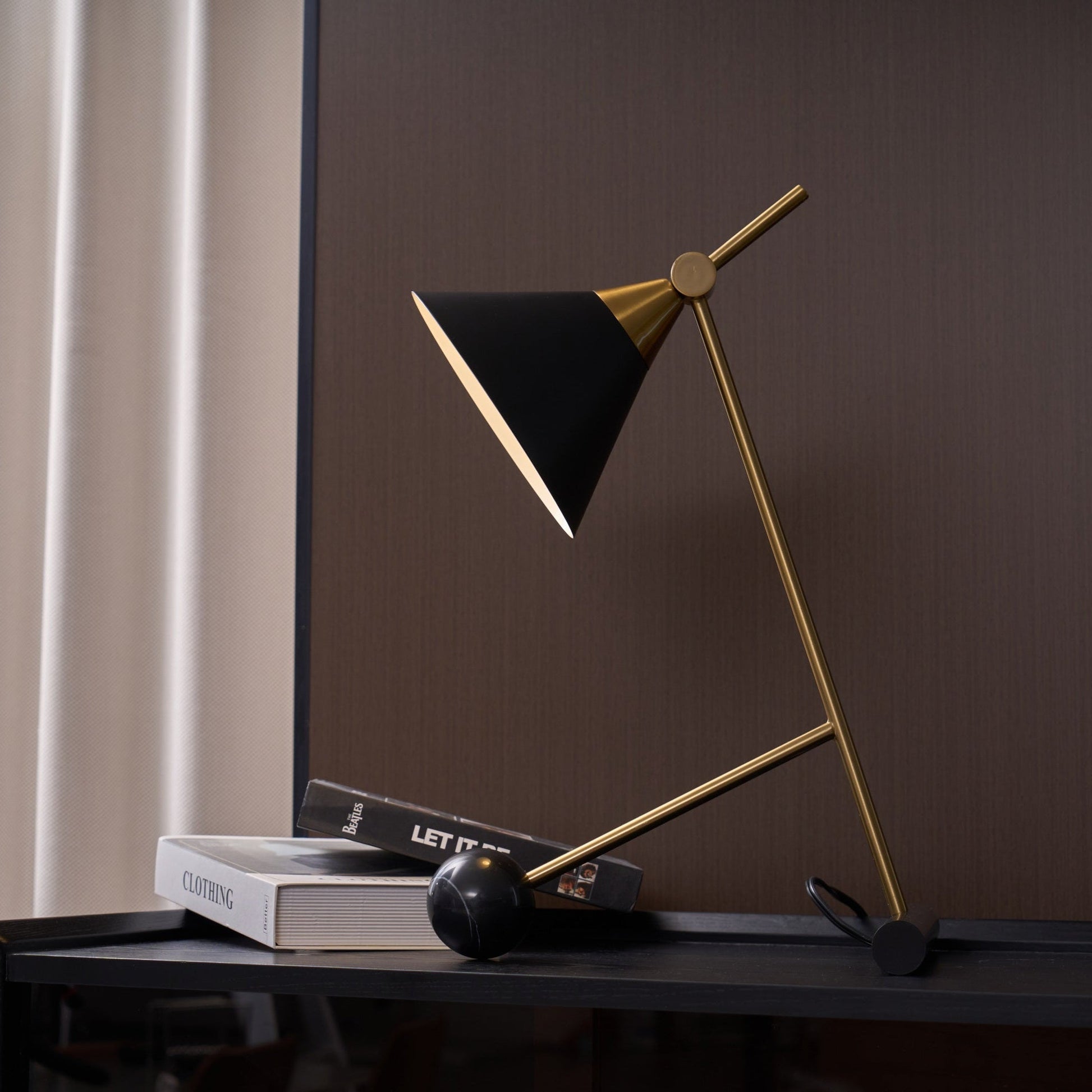 Cleo Table Lamp - Blowlighting