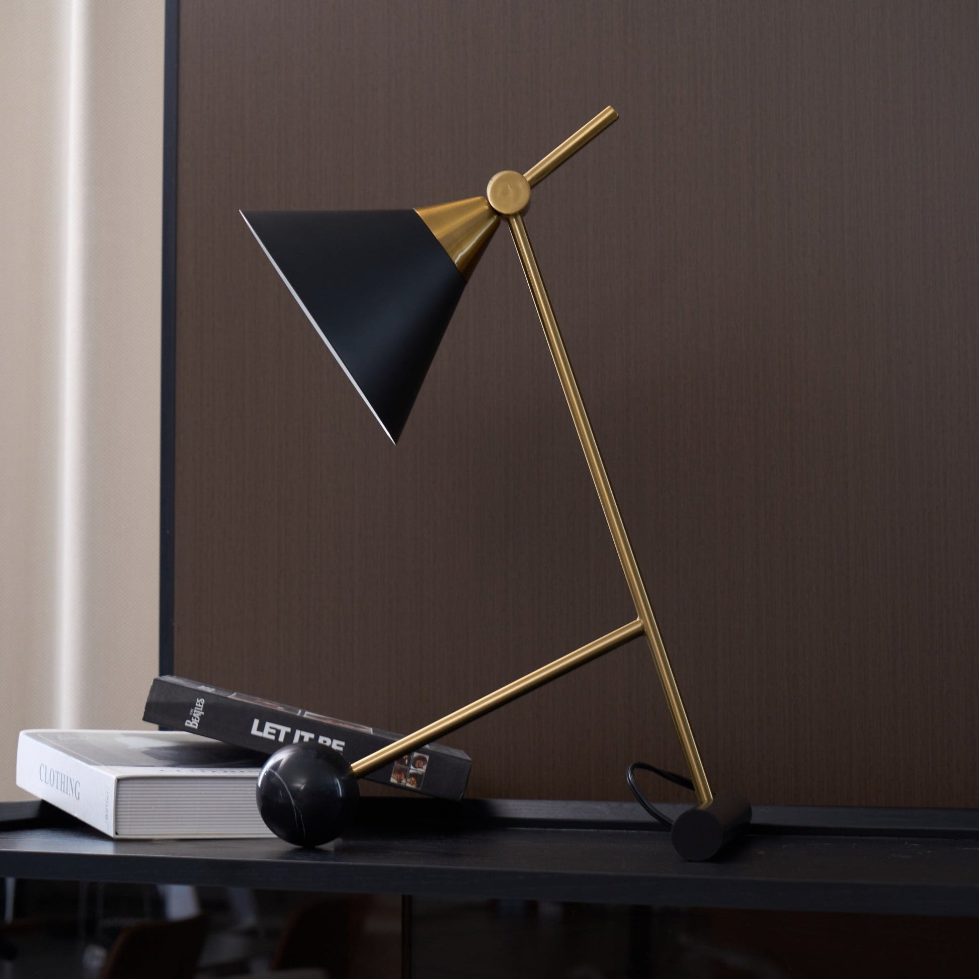 Cleo Table Lamp - Blowlighting