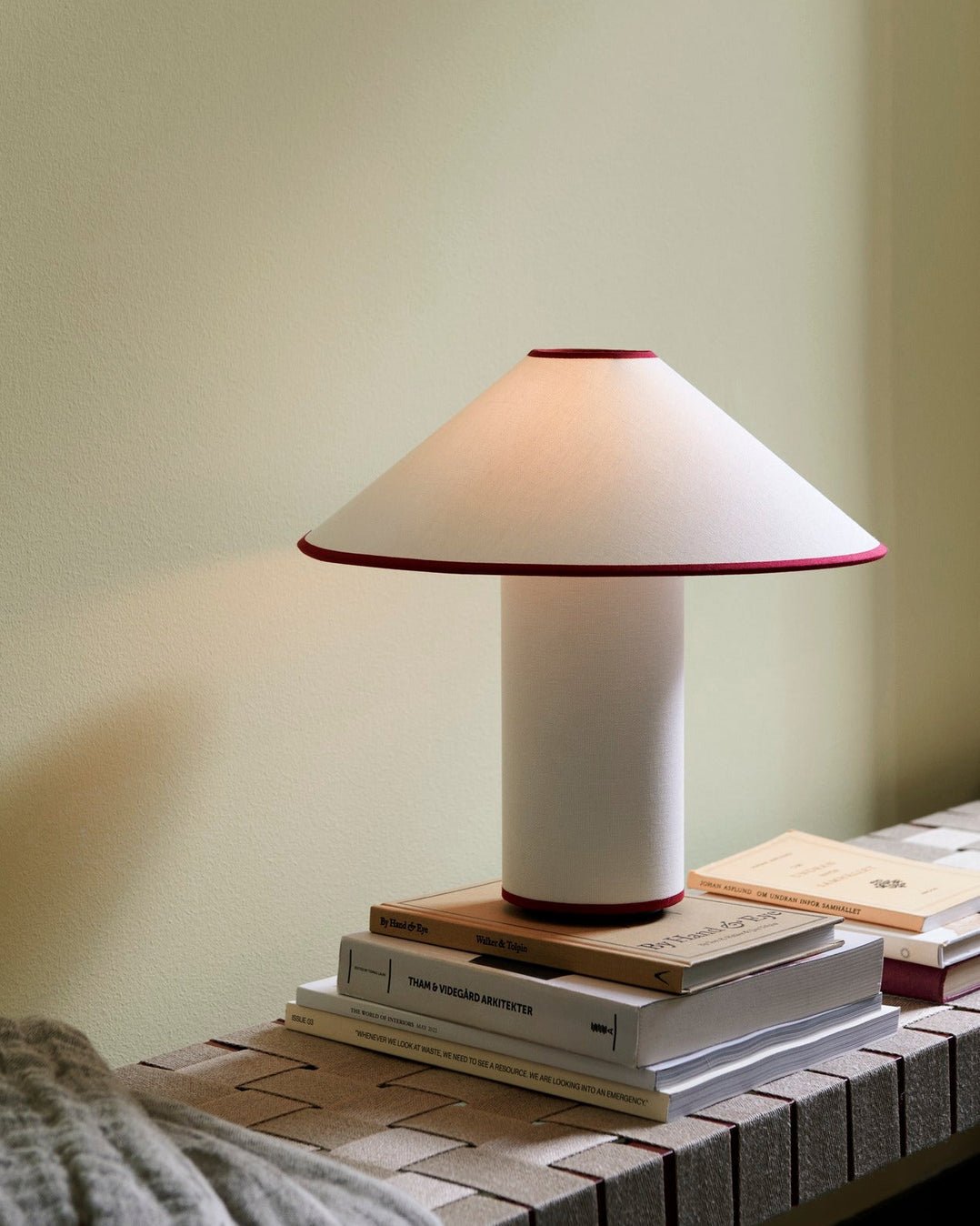Decora Muse Table Lamp - Blowlighting