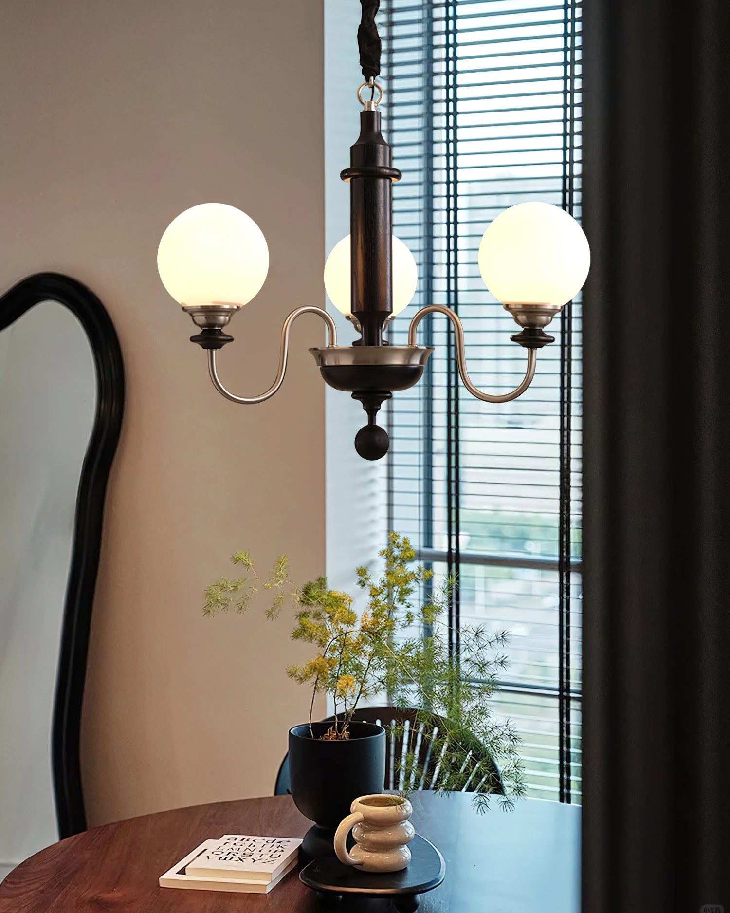 Nyvinia Vintage Brass Glass Chandelier - Blowlighting