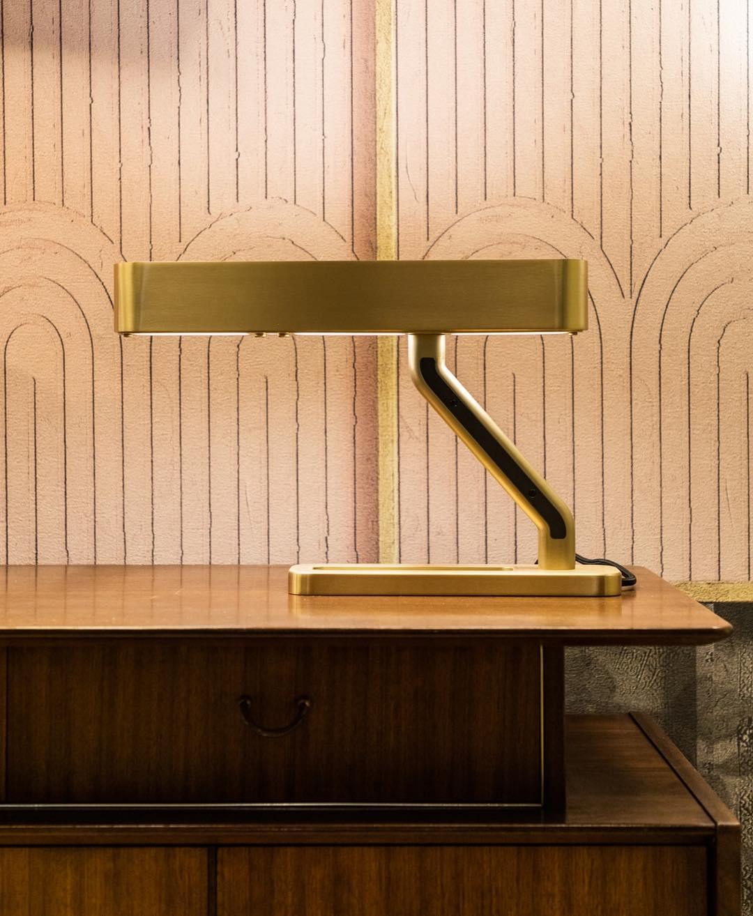 Fred Modern Metal Table Lamp - Blowlighting
